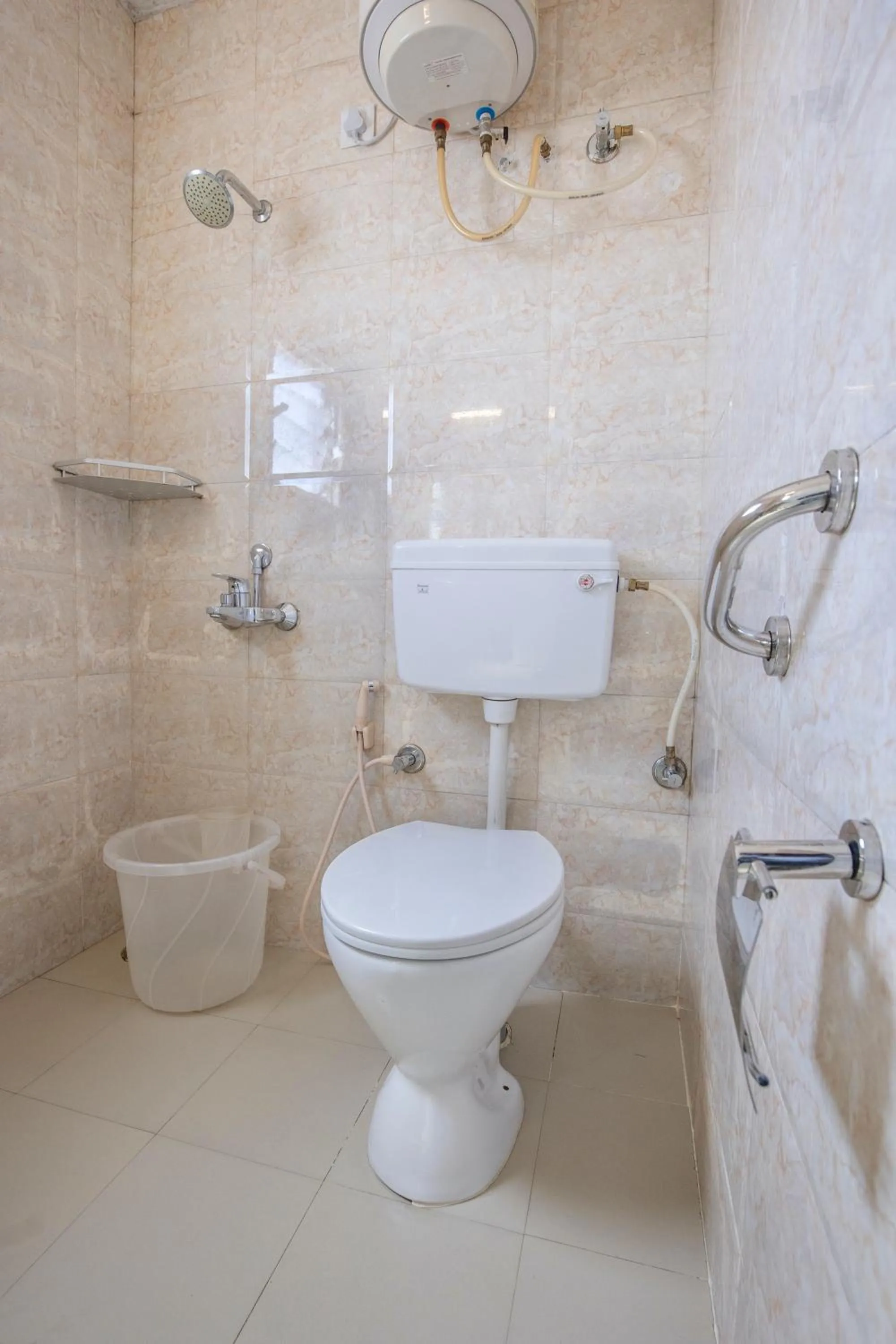 Shower in JC Woodville Manor