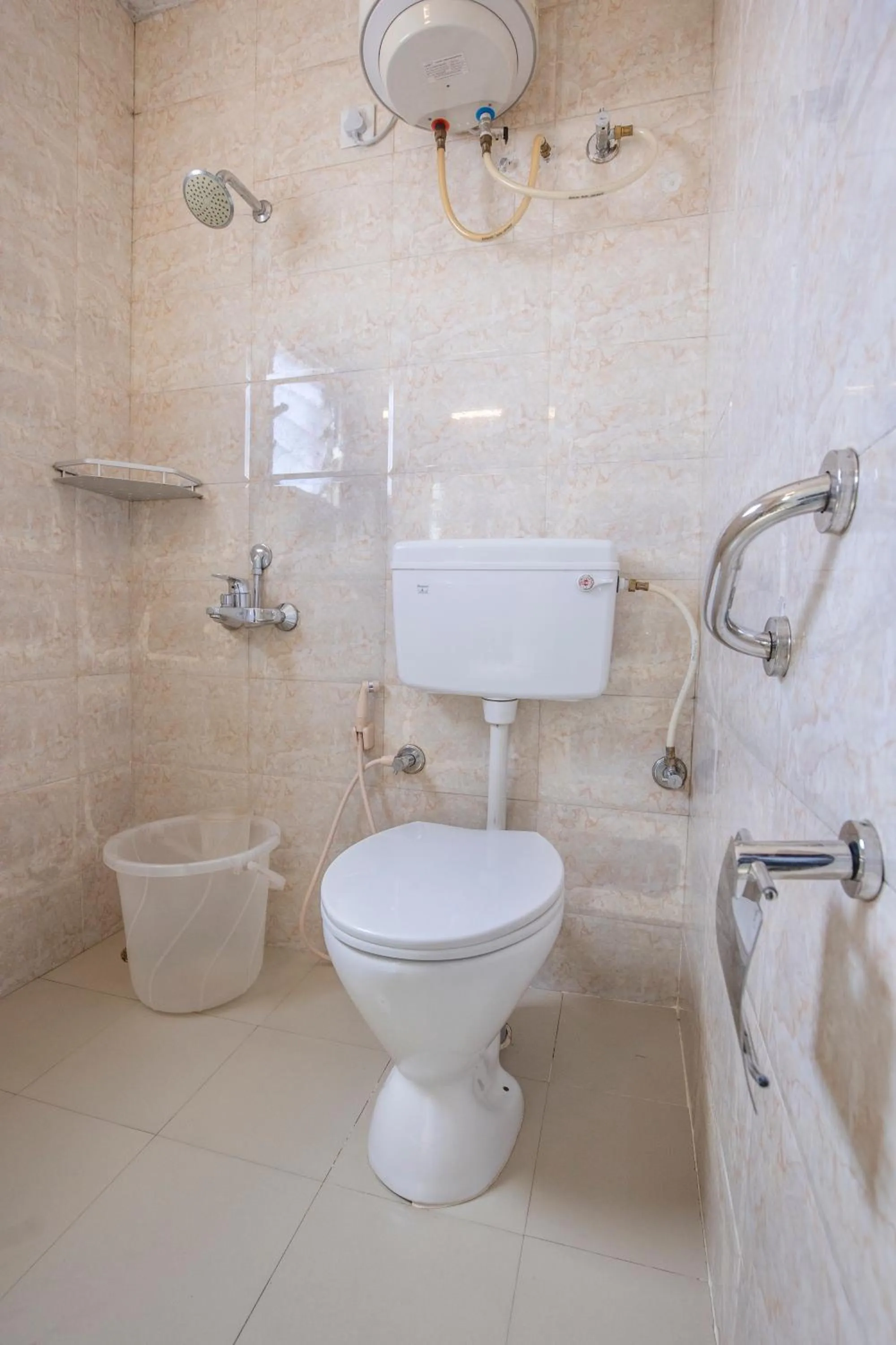 Shower in JC Woodville Manor