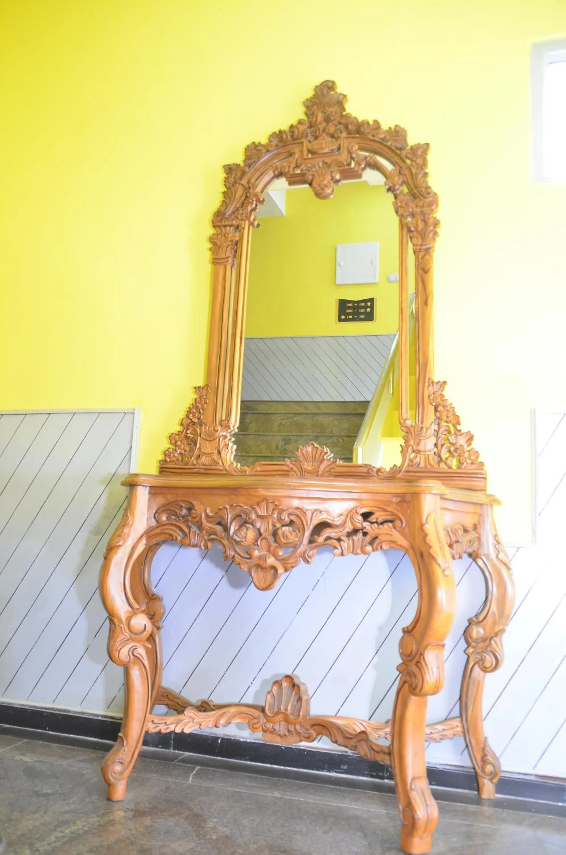 Facade/entrance in JC Woodville Manor