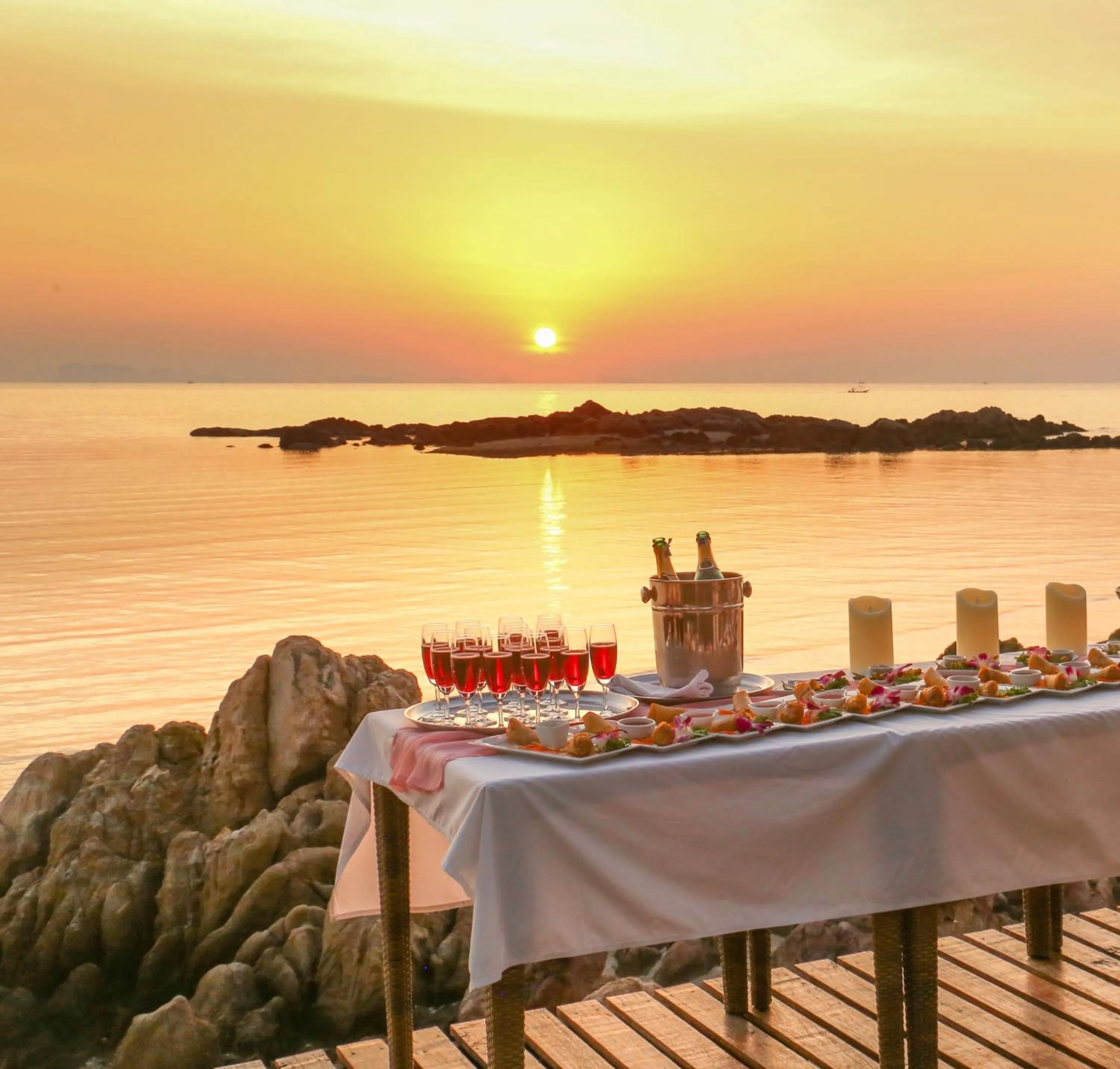 Restaurant/places to eat in Beyond The Blue Horizon Boutique Bungalows