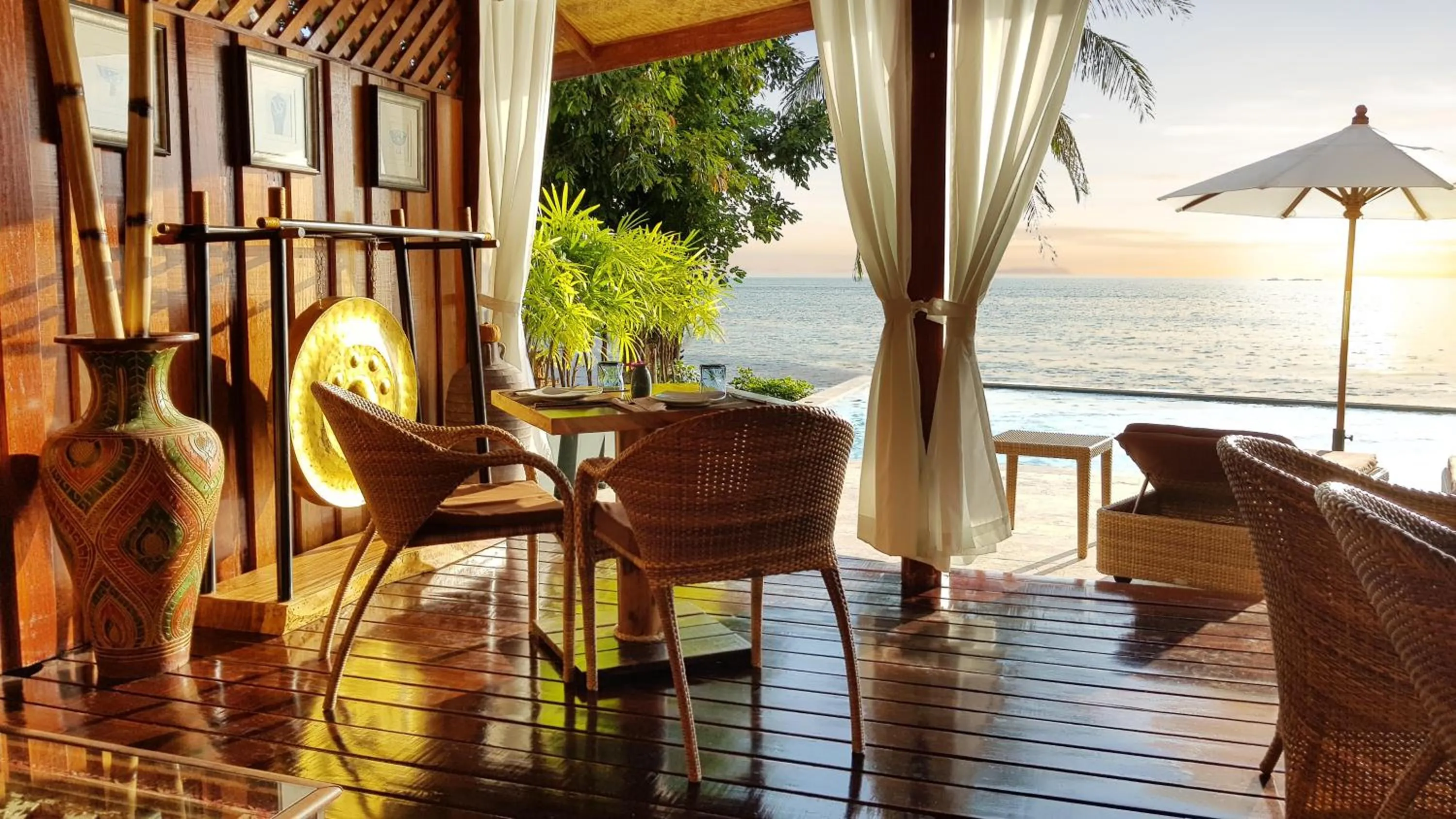 Restaurant/places to eat in Beyond The Blue Horizon Boutique Bungalows