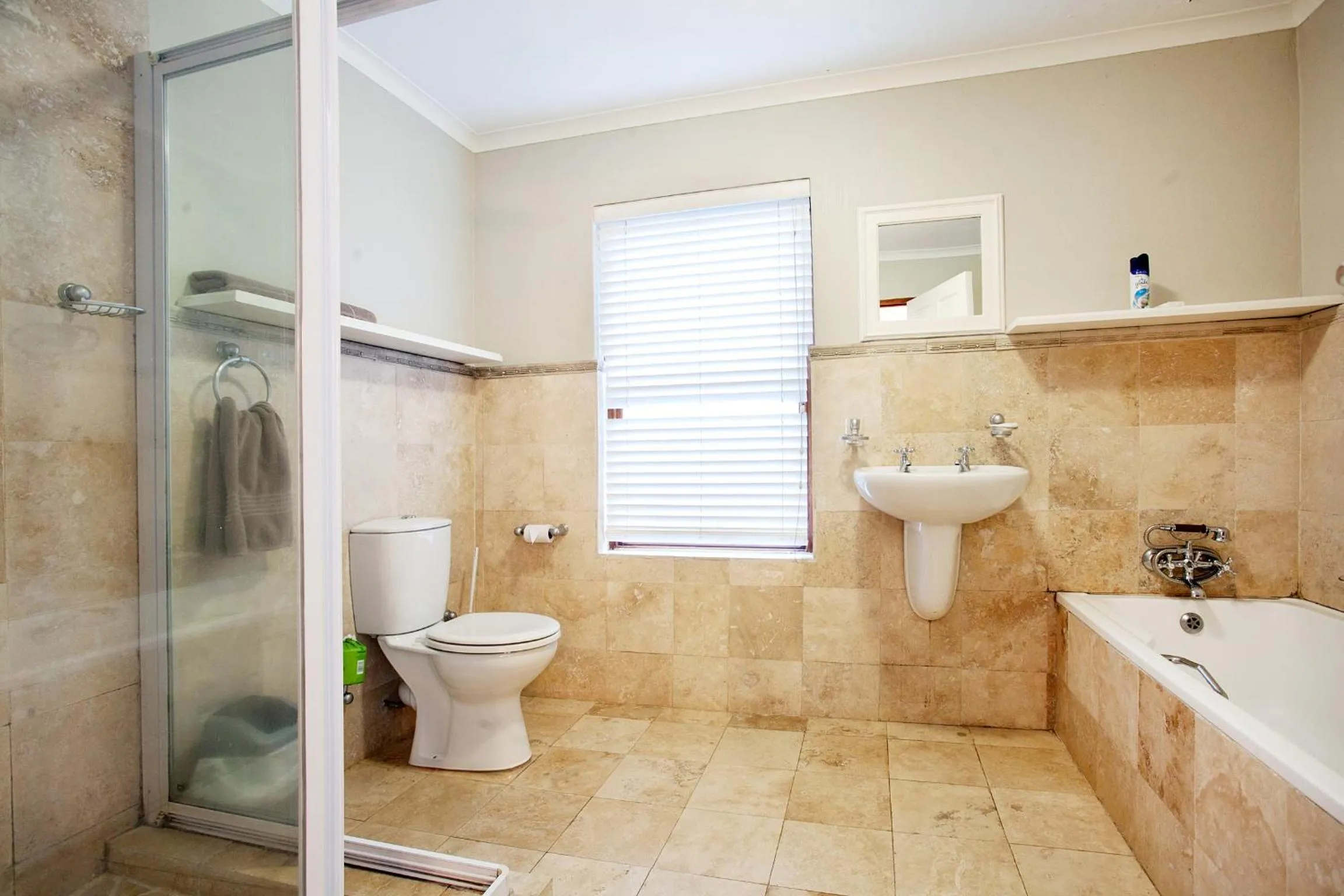 Bathroom in Hogsback Arminel Hotel