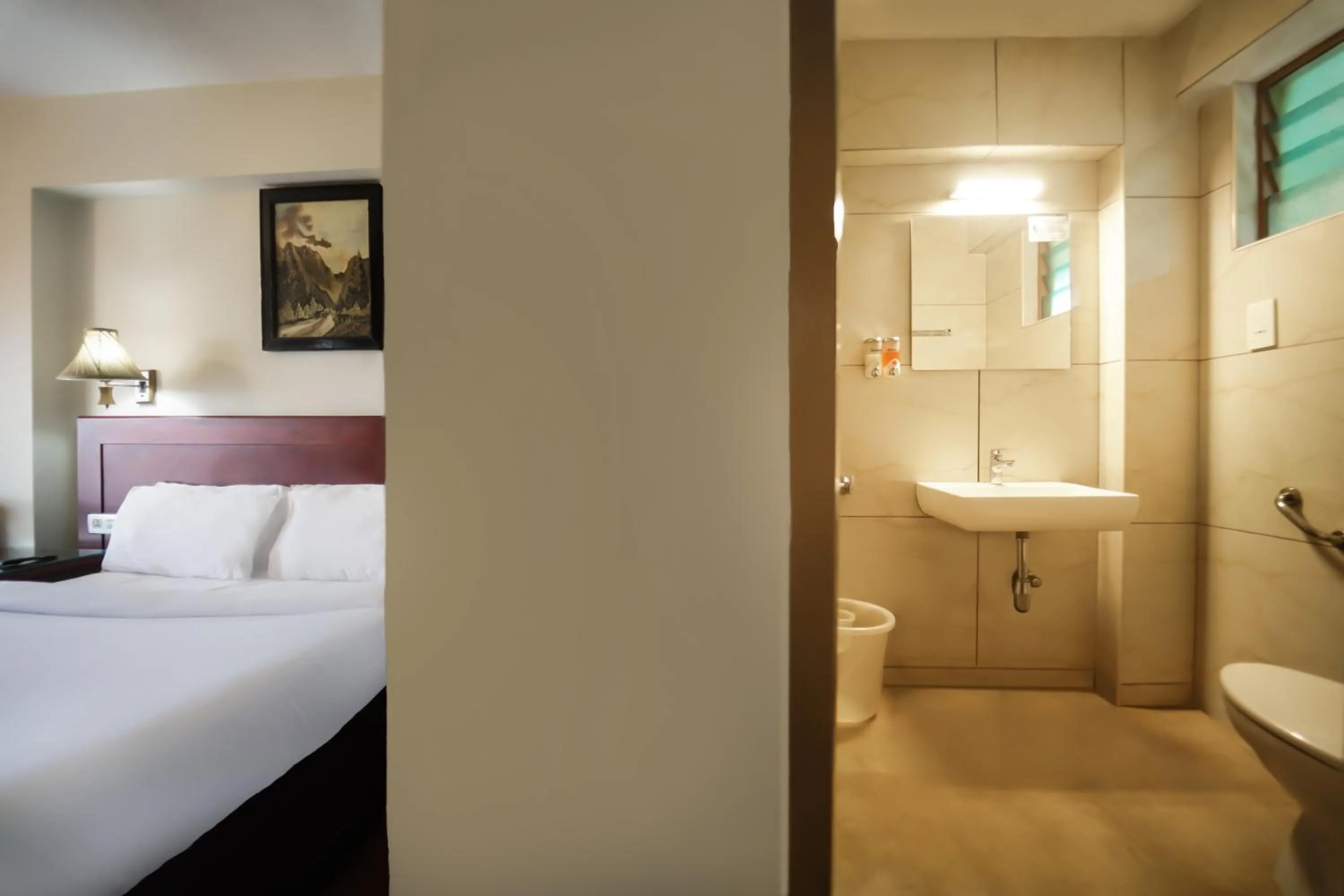 Shower, Bed in Hotel Jc Grand