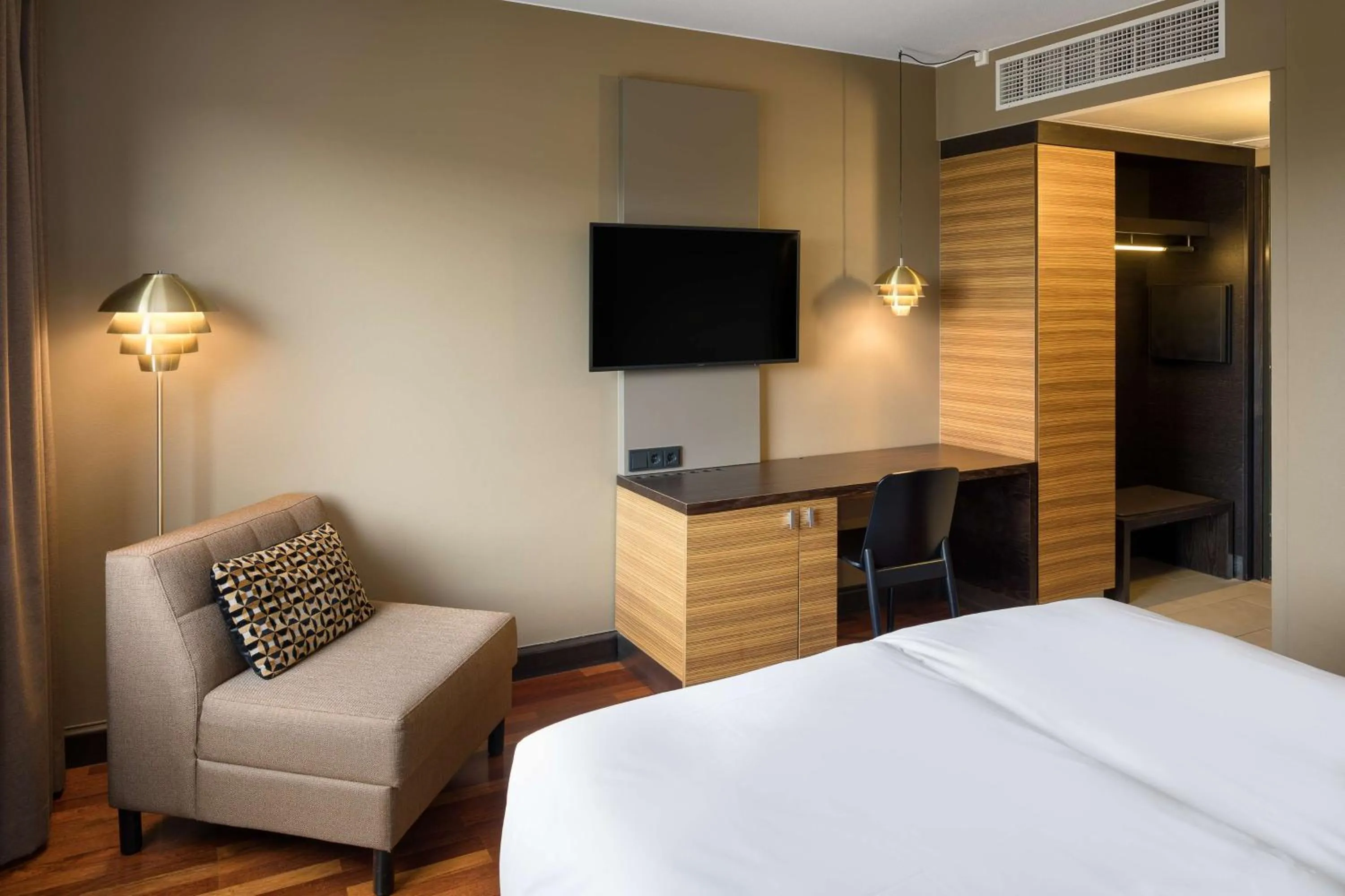 Bedroom, Bed in Radisson Blu Marina Palace Hotel, Turku