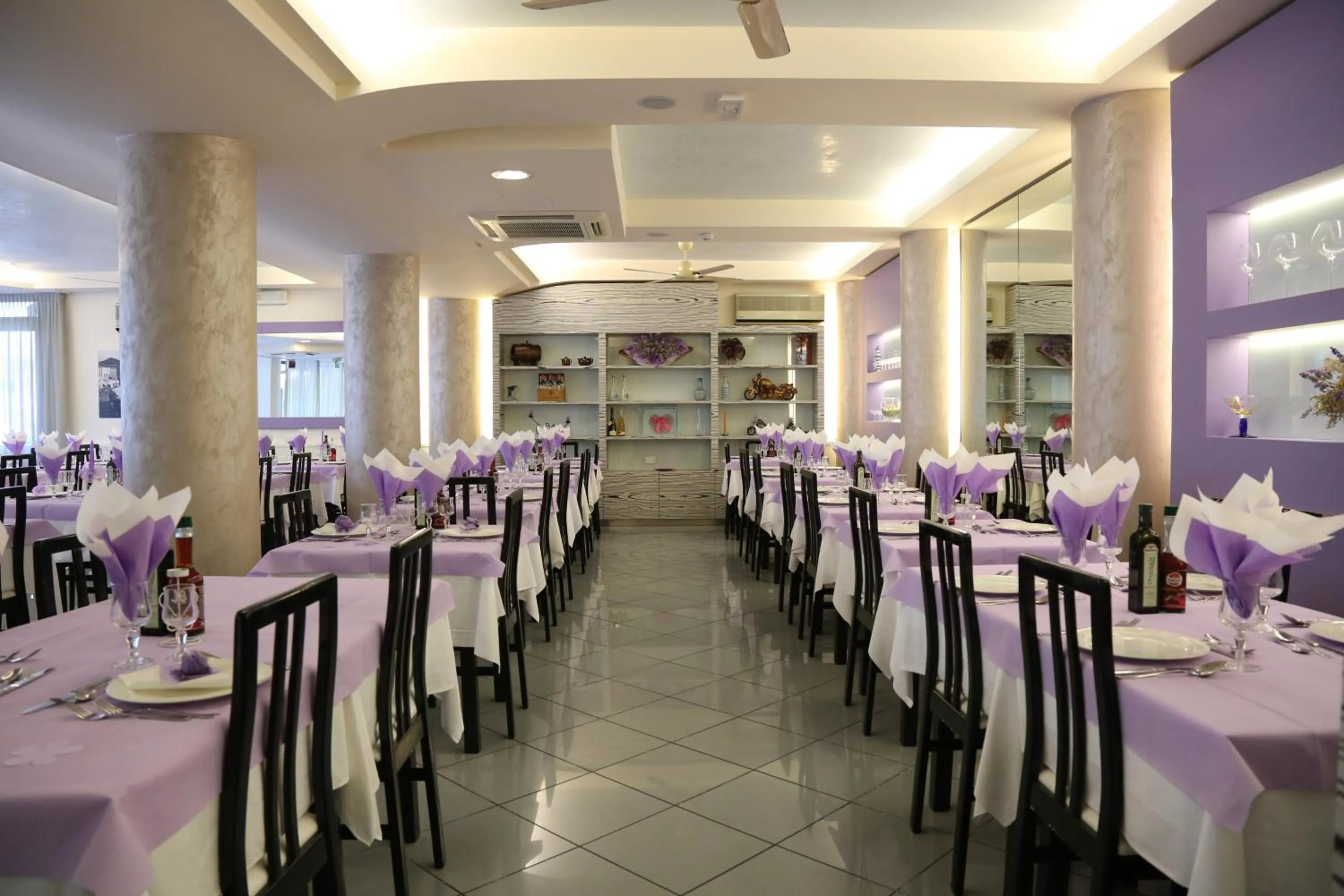 Restaurant/places to eat in Hotel Ambra