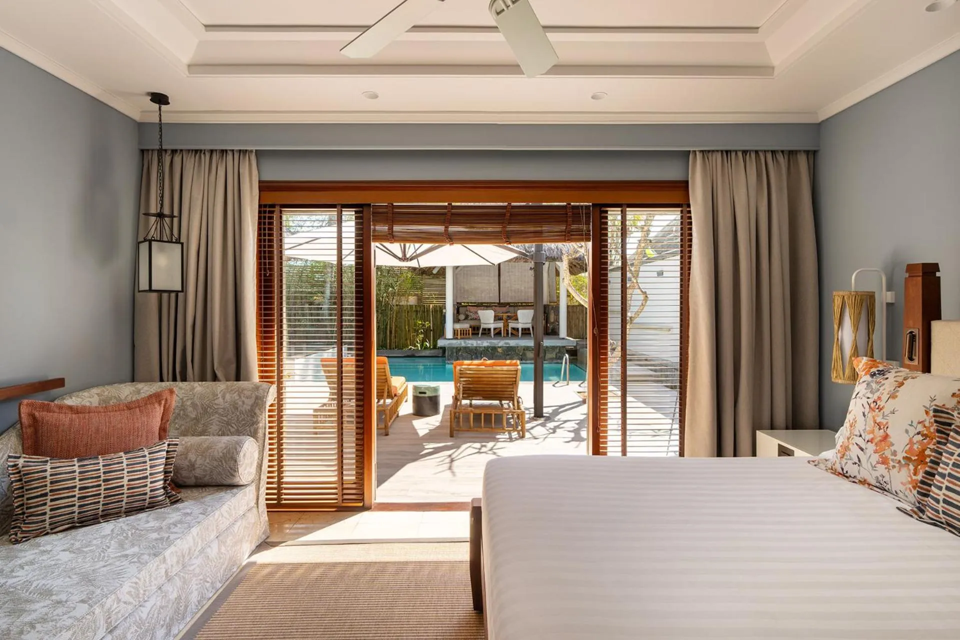 Bedroom, Bed in Constance Belle Mare Plage