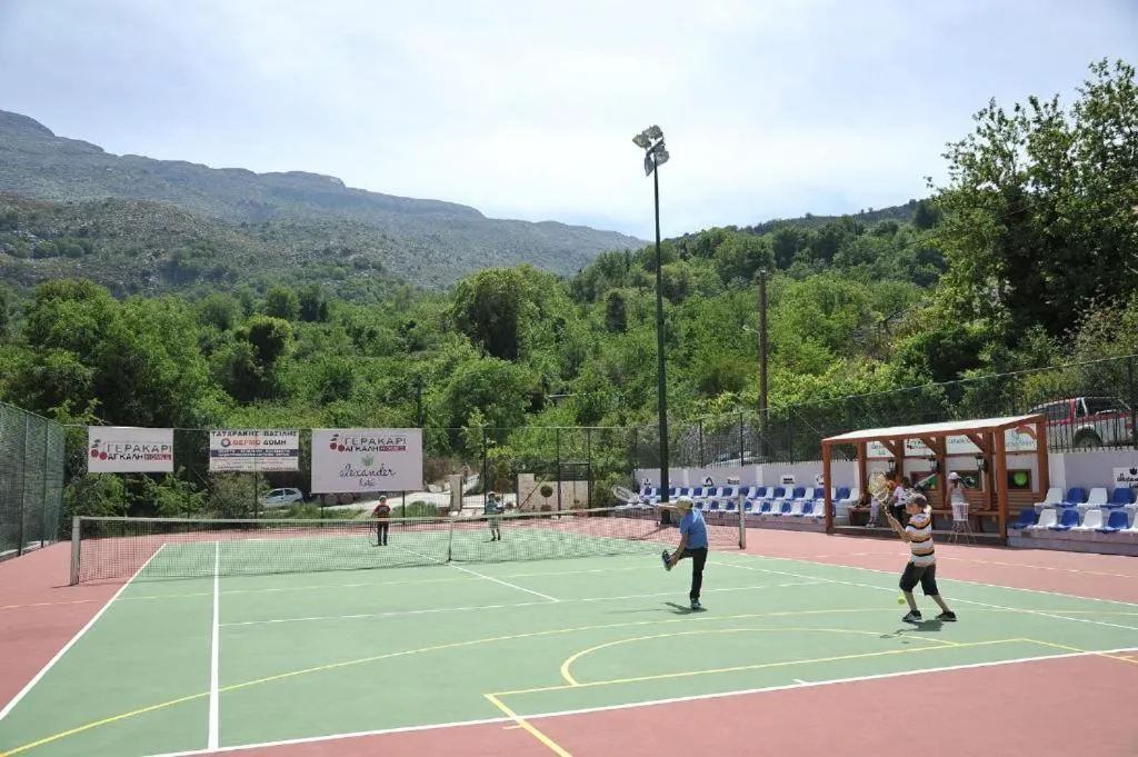 Tennis court in Alexander Mountain Resort