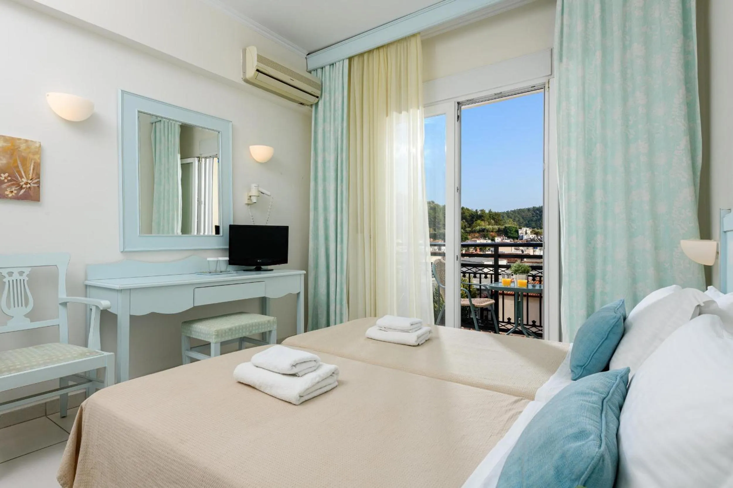 Bedroom, Bed in Hotel Timoleon