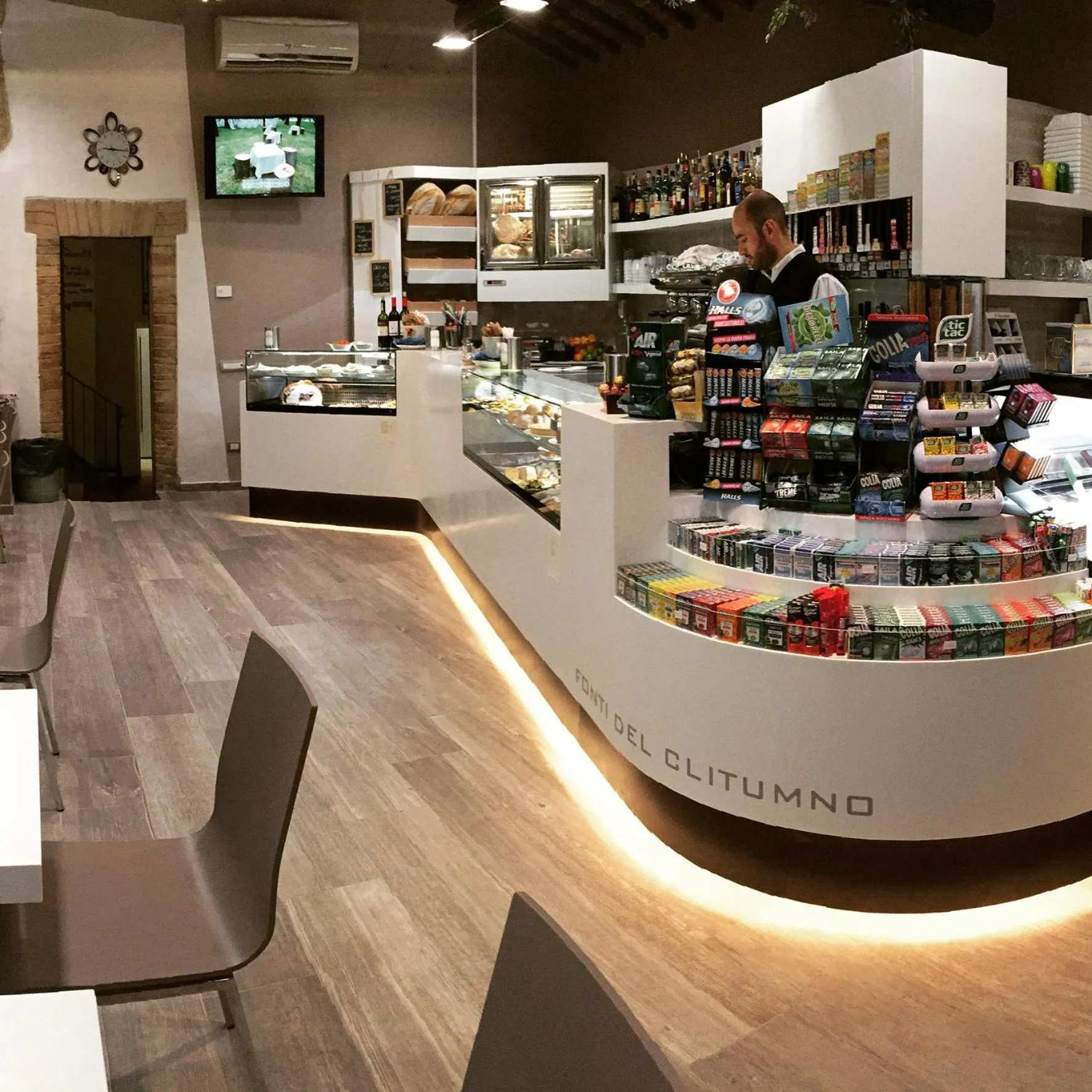 Restaurant/places to eat in Il Castello di Campello