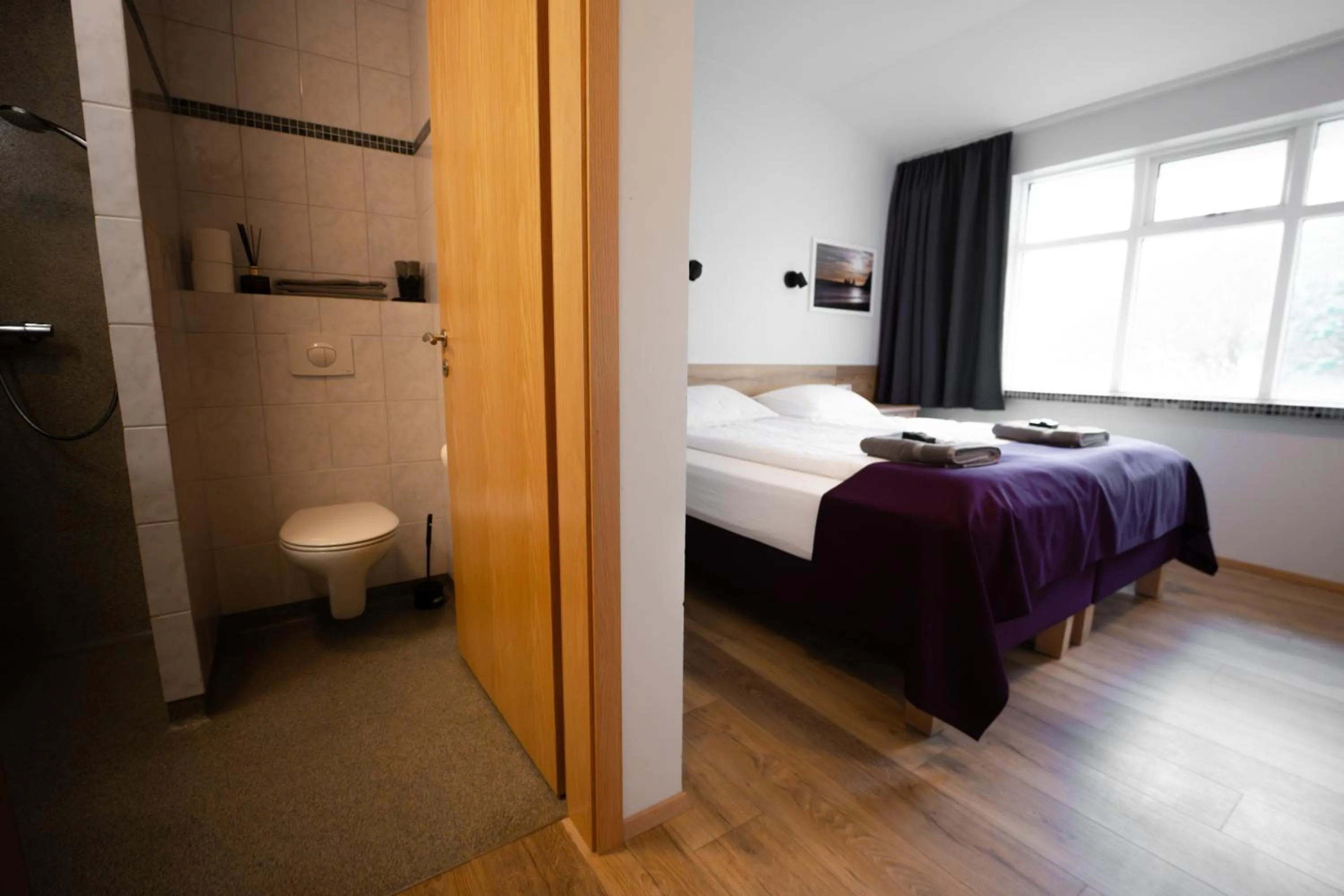 Toilet, Bed in Vik Tröll Hotel