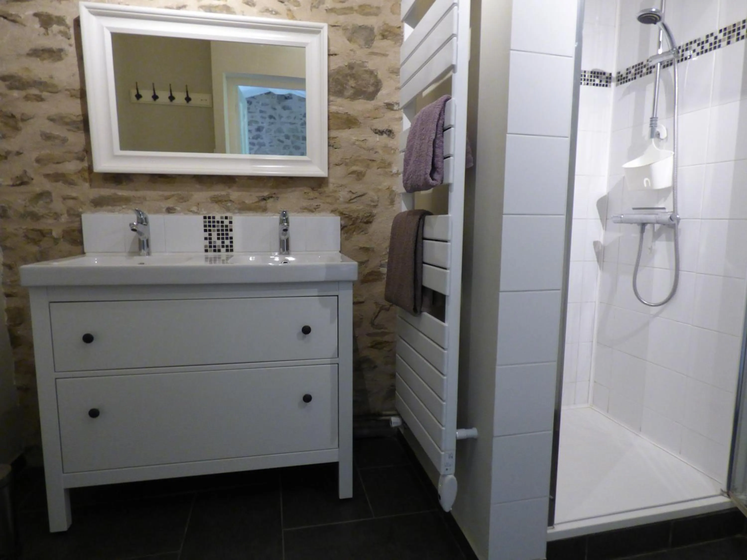 Shower in Au Son du Jardin Poitevin