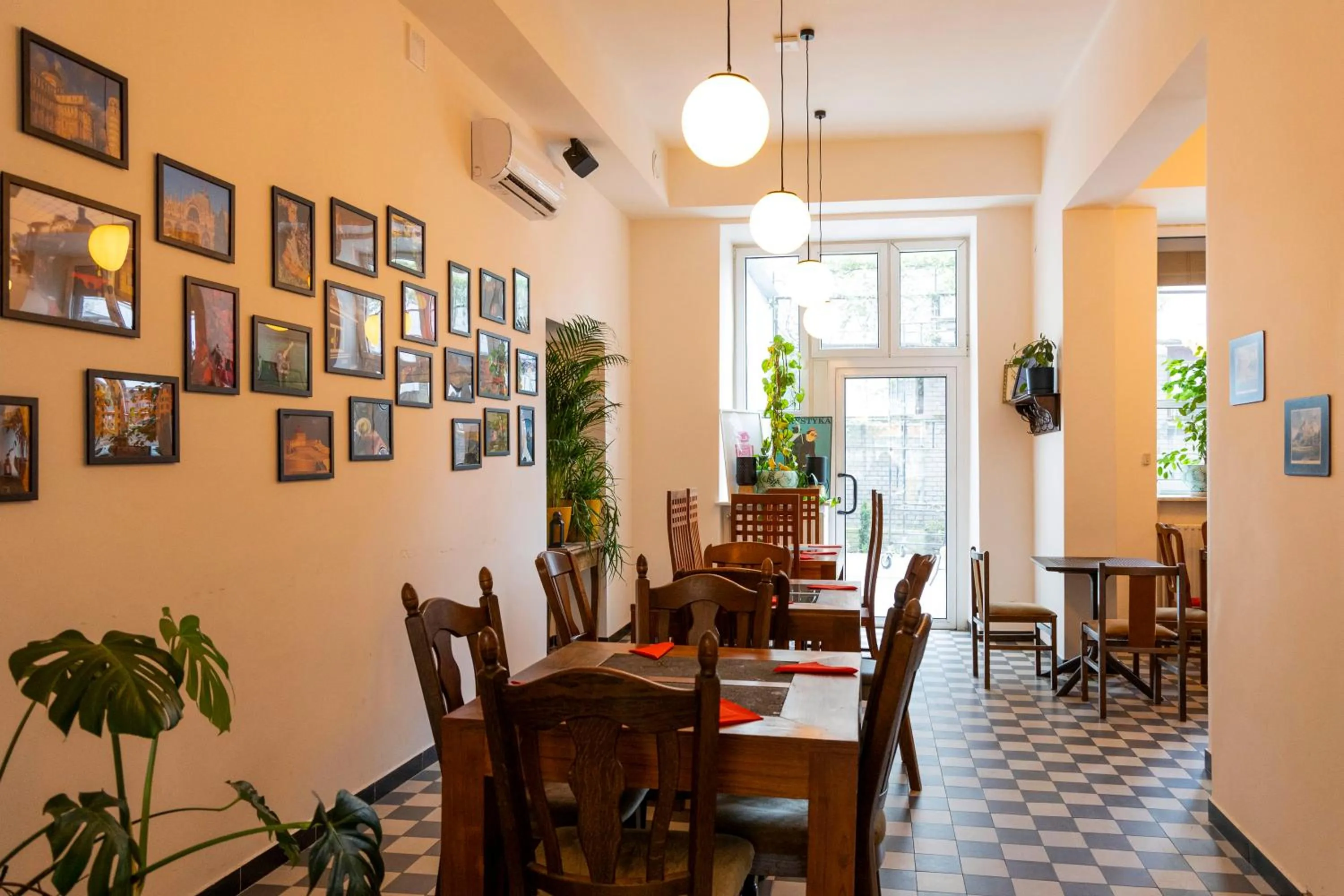 Restaurant/places to eat in Noclegi Stadion Bed & Breakfast