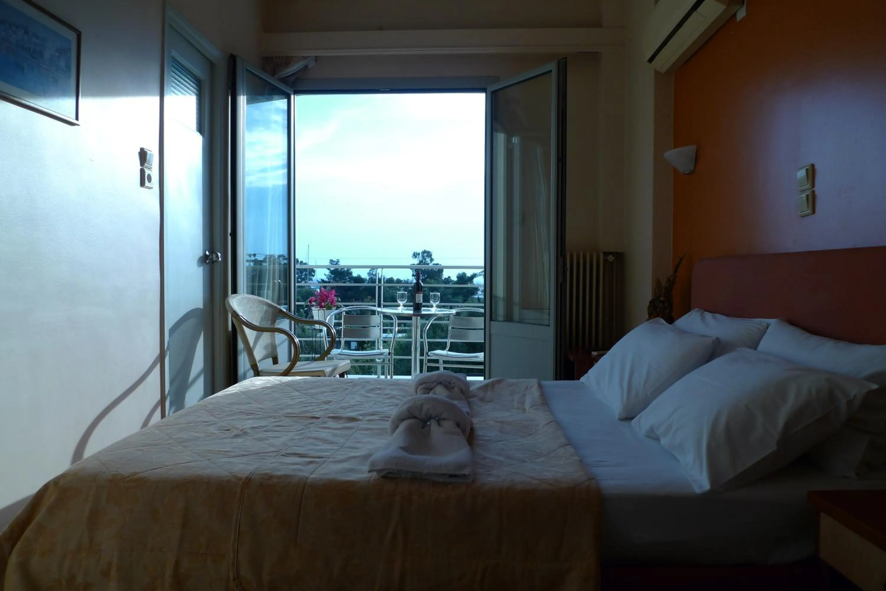 Bed in IKAROS Hotel ELLINIKO