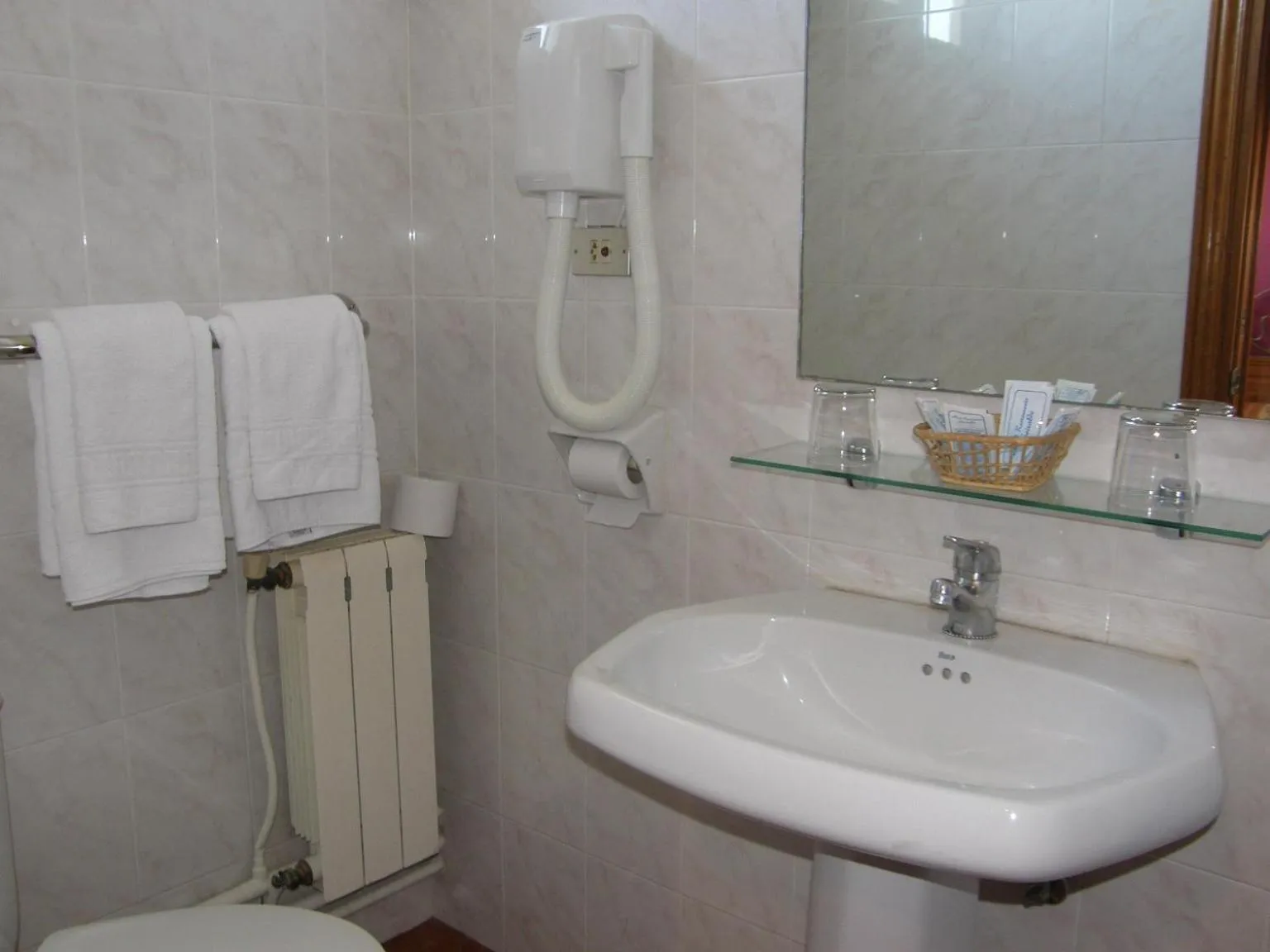 Bathroom in Hotel Goizalde