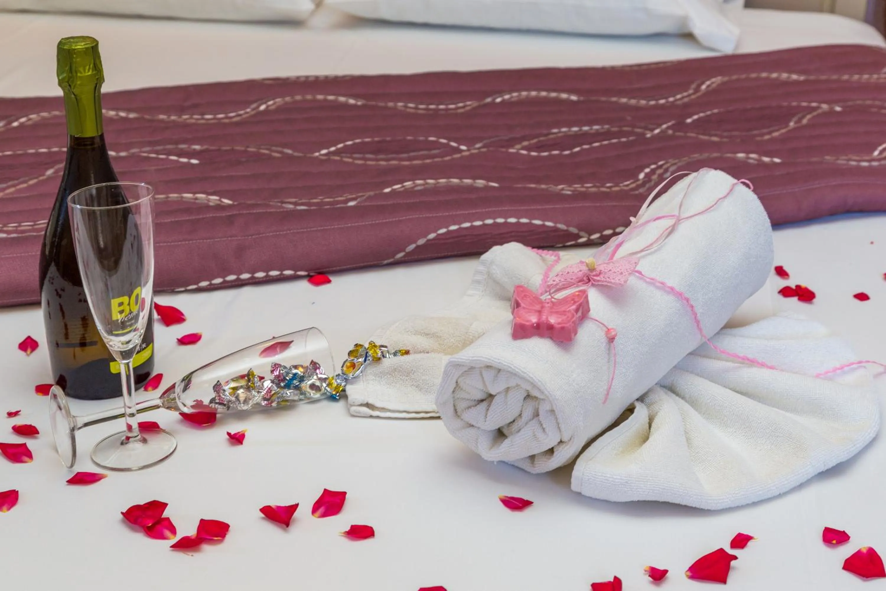 Decorative detail, Bed in Thalassies Nouveau