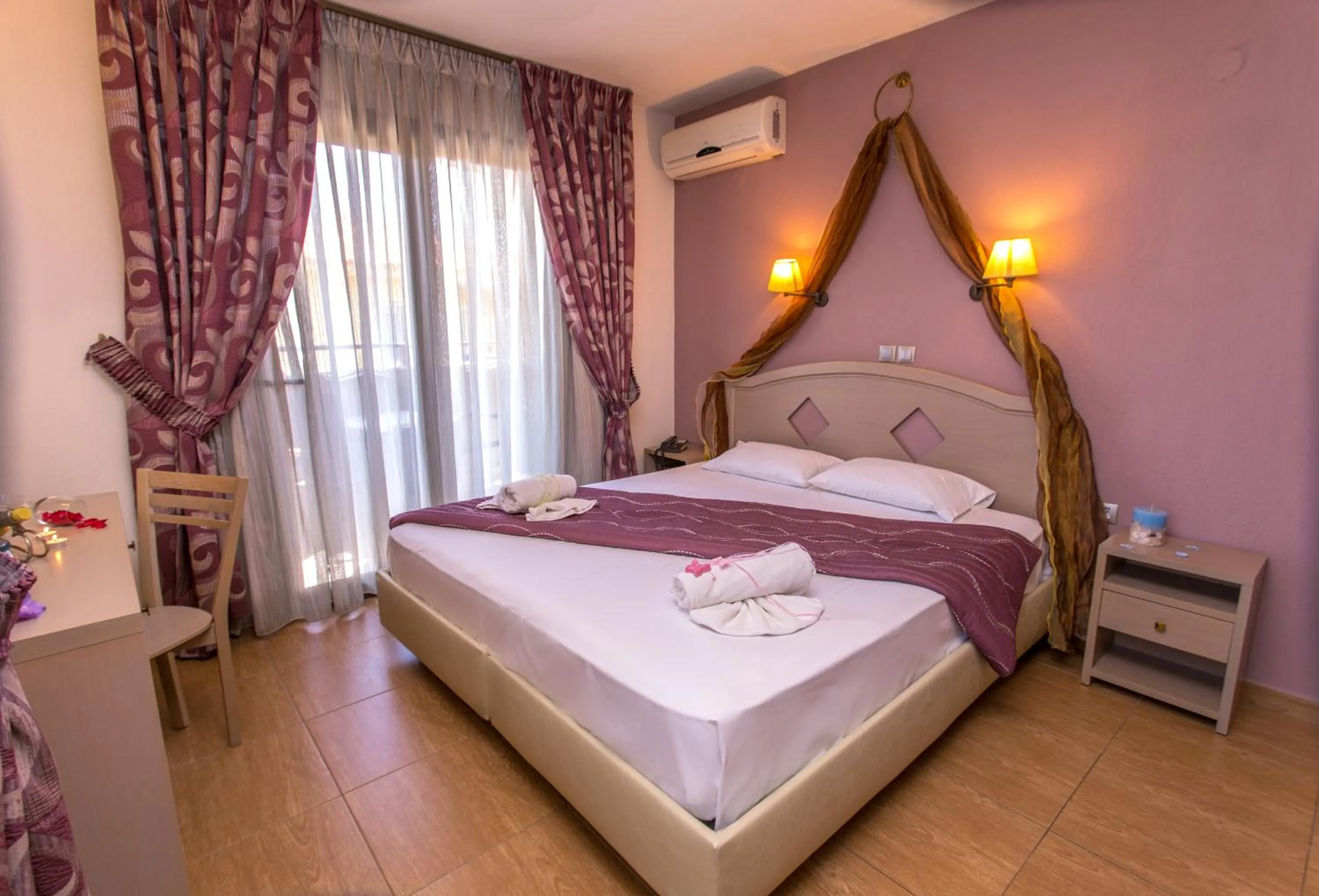 Photo of the whole room, Bed in Thalassies Nouveau