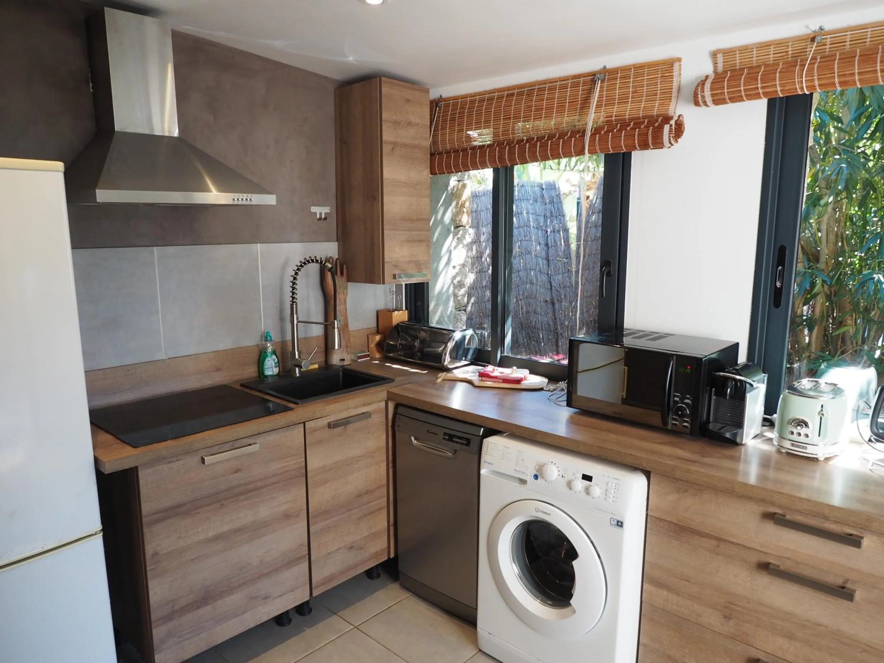 kitchen in Maranatha, front de mer avec plage