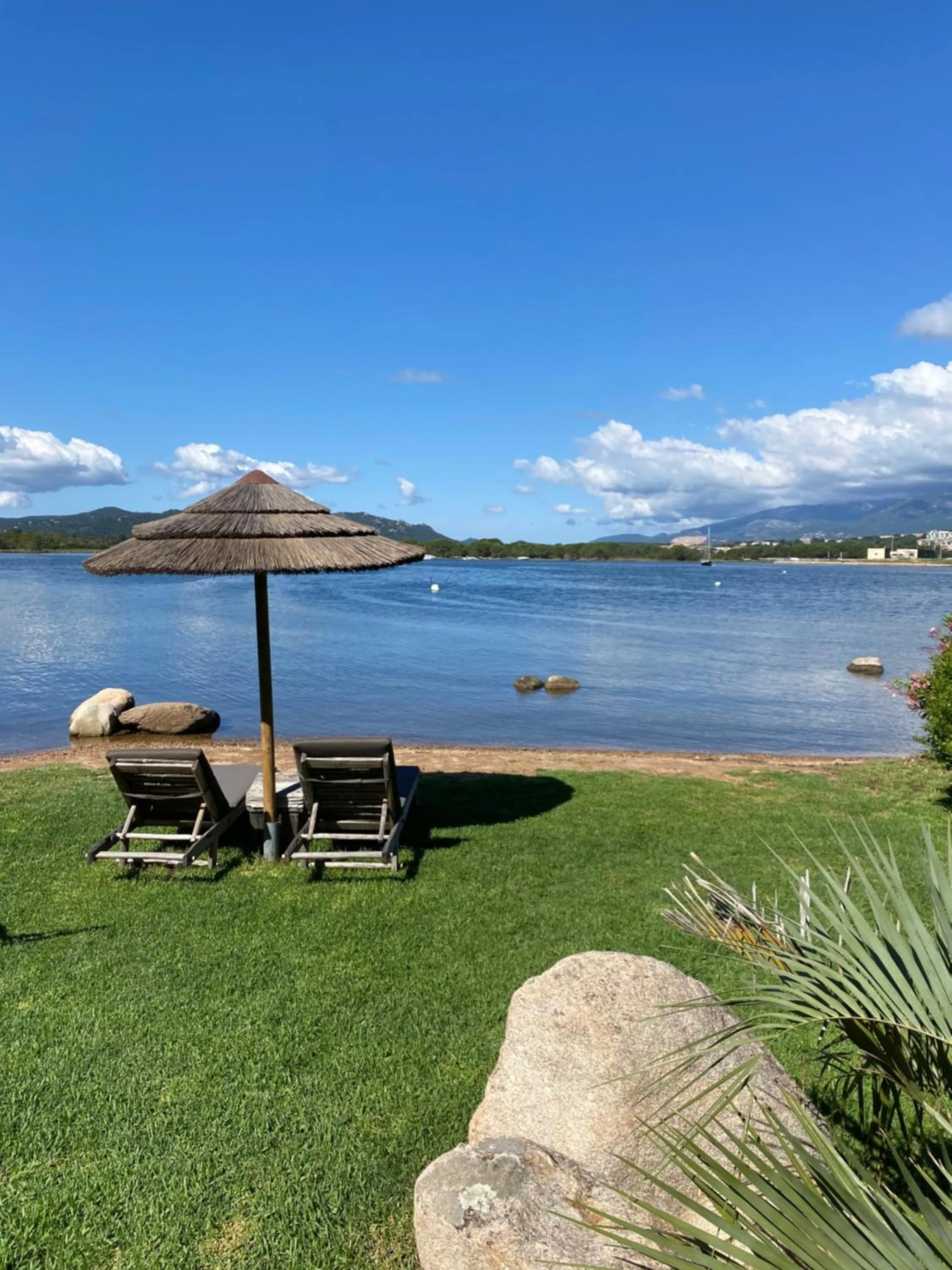 Beach in Maranatha, front de mer avec plage