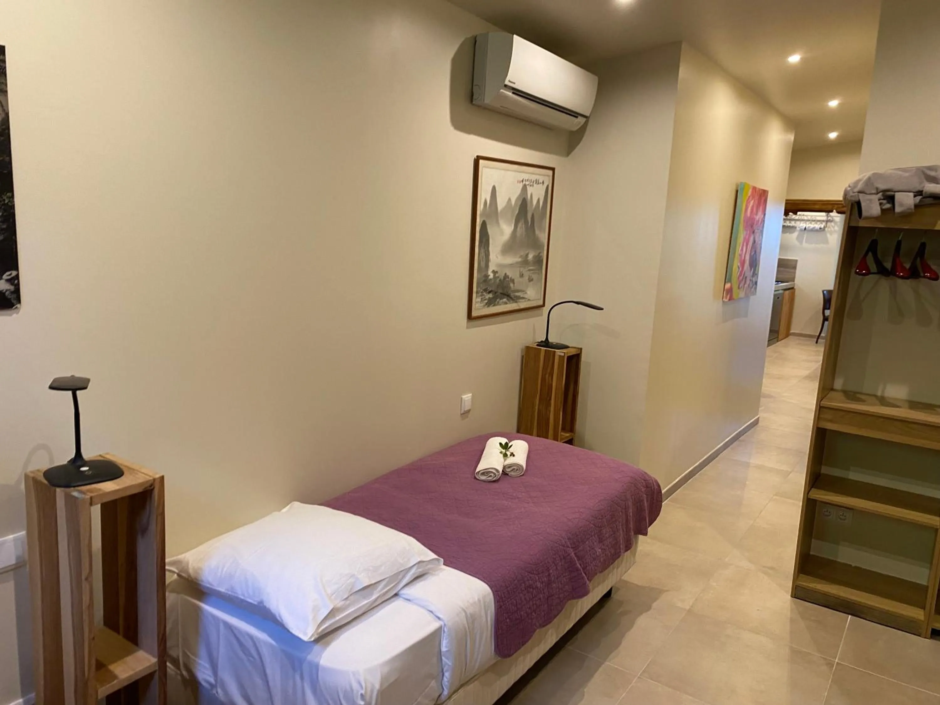 Photo of the whole room, Bed in Maranatha, front de mer avec plage