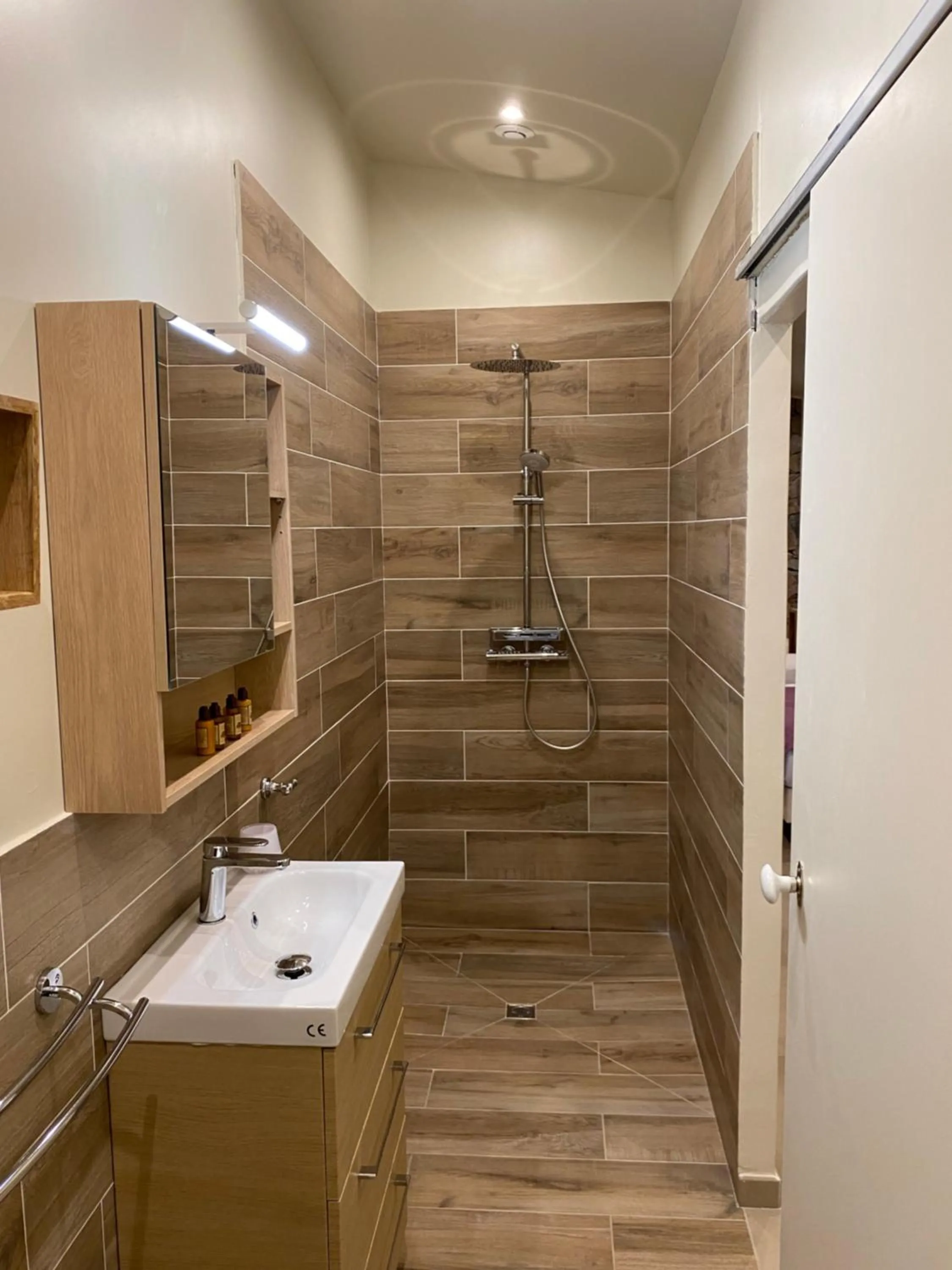 Shower in Maranatha, front de mer avec plage