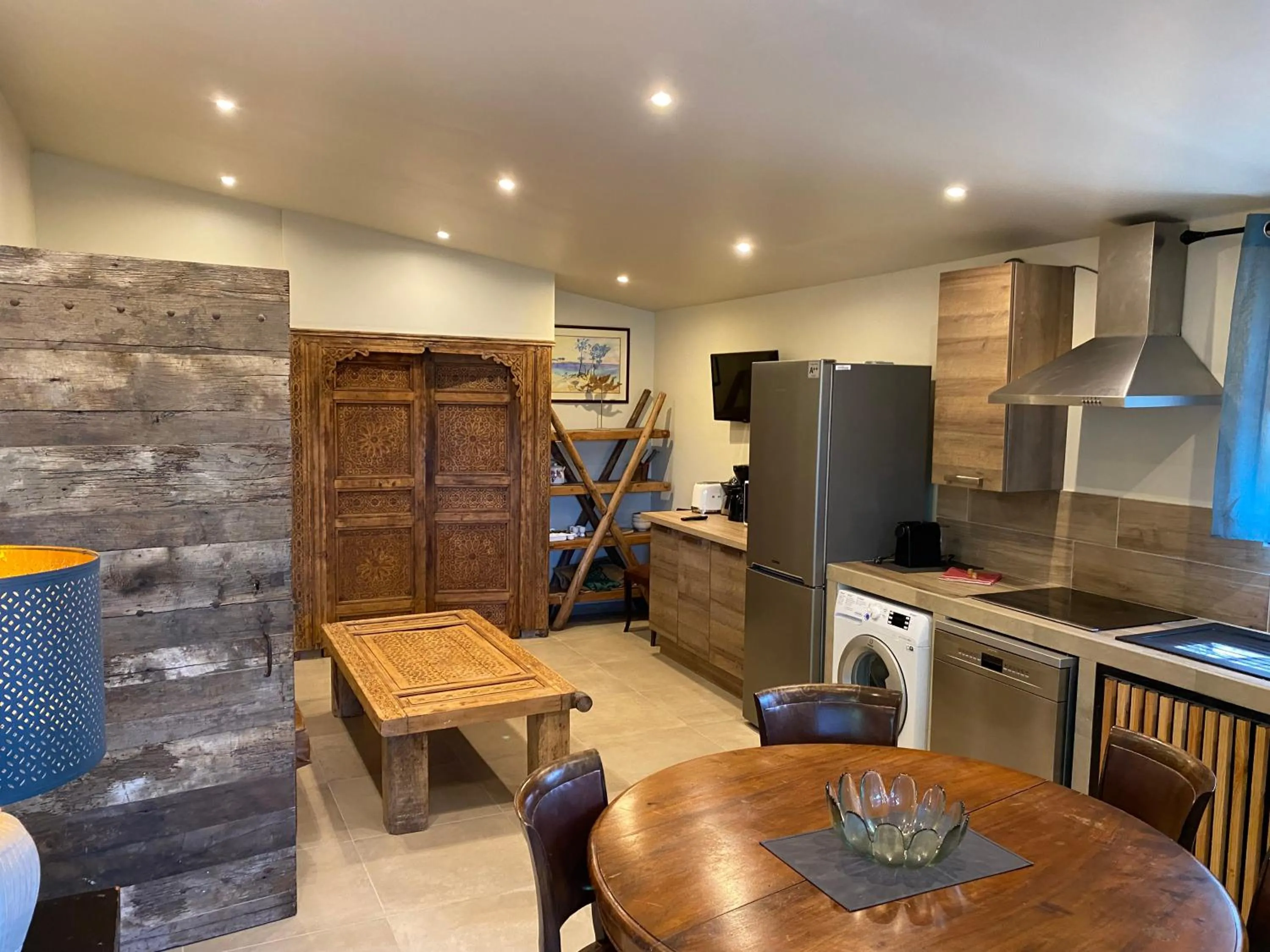 Kitchen or kitchenette in Maranatha, front de mer avec plage