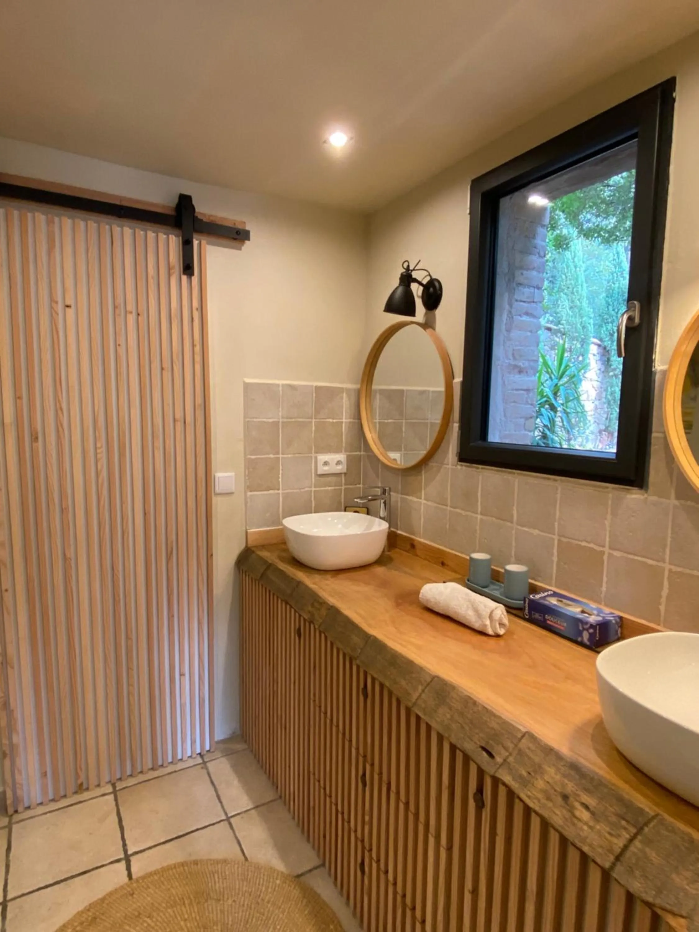 Bathroom in Maranatha, front de mer avec plage