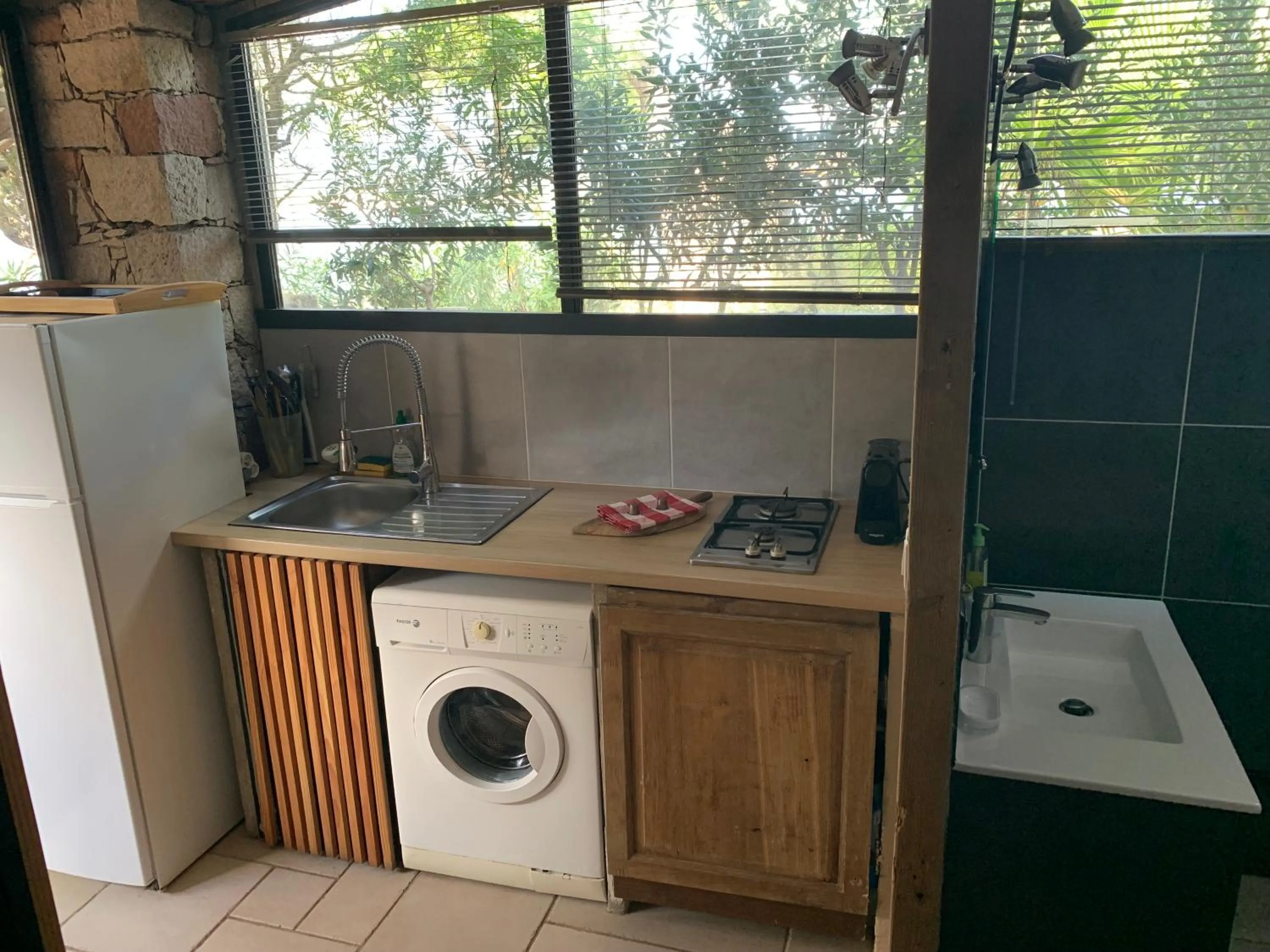 kitchen in Maranatha, front de mer avec plage