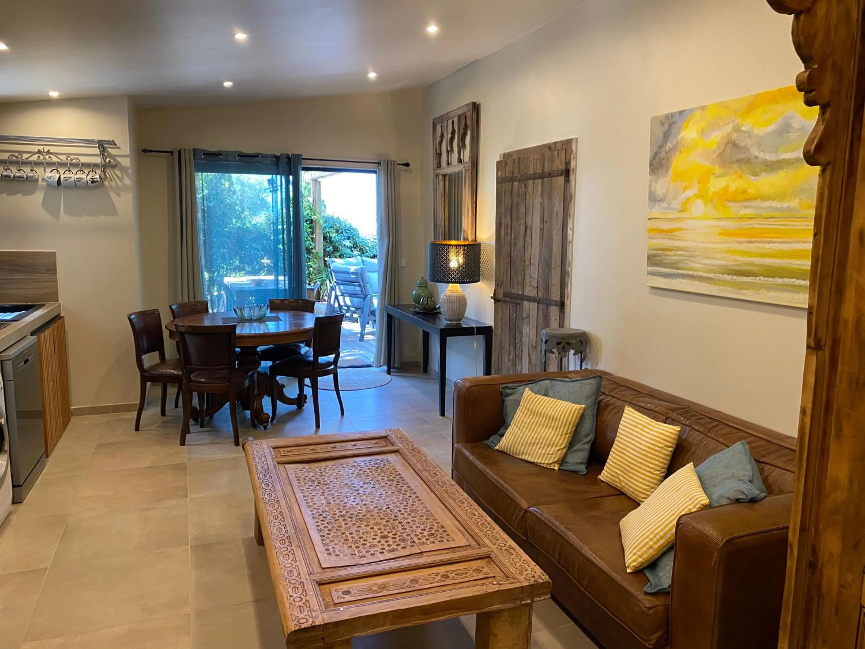 Living room in Maranatha, front de mer avec plage