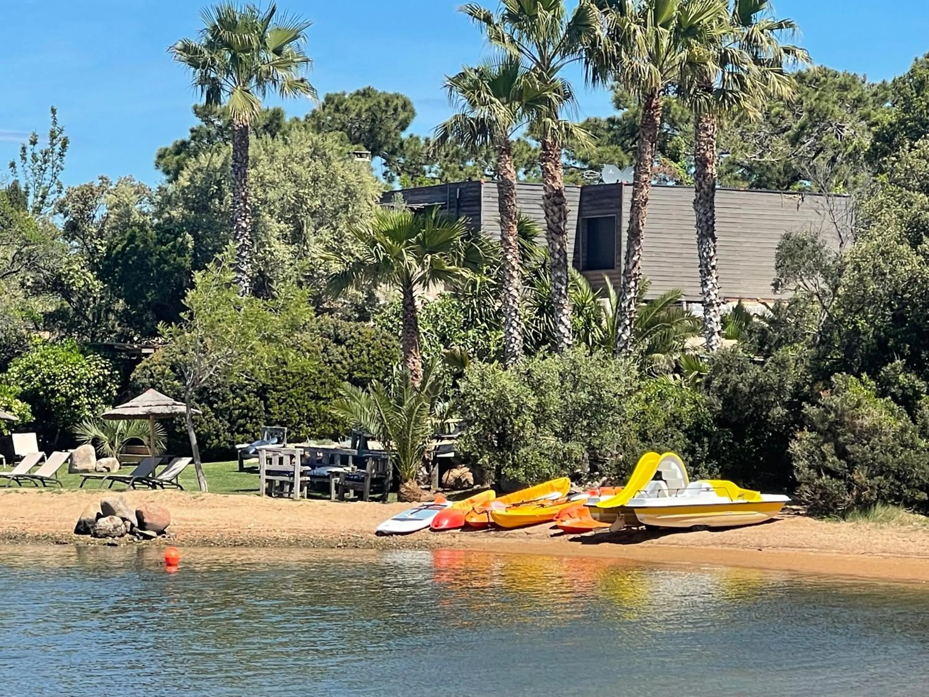 Property building in Maranatha, front de mer avec plage