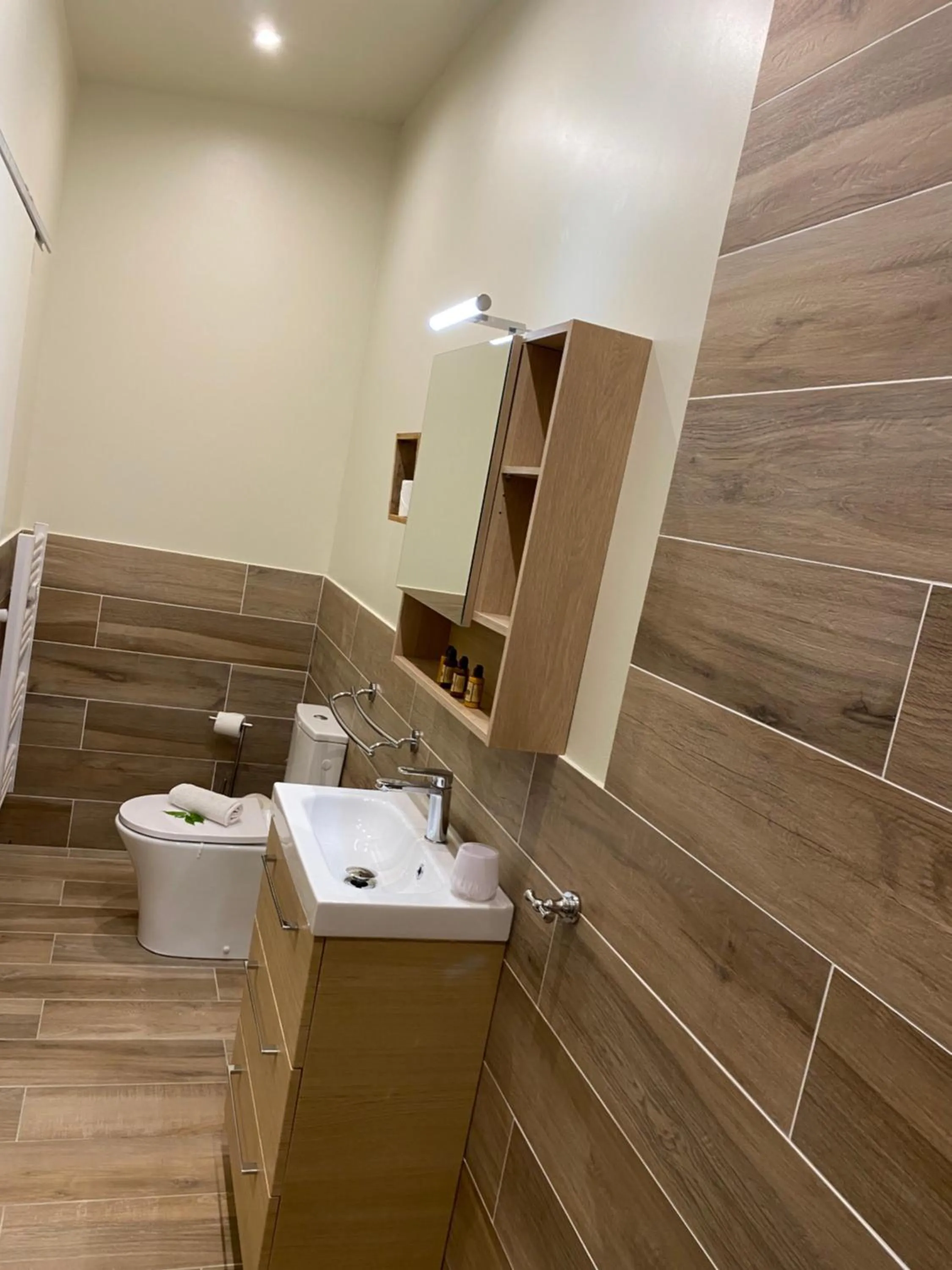 Bathroom in Maranatha, front de mer avec plage