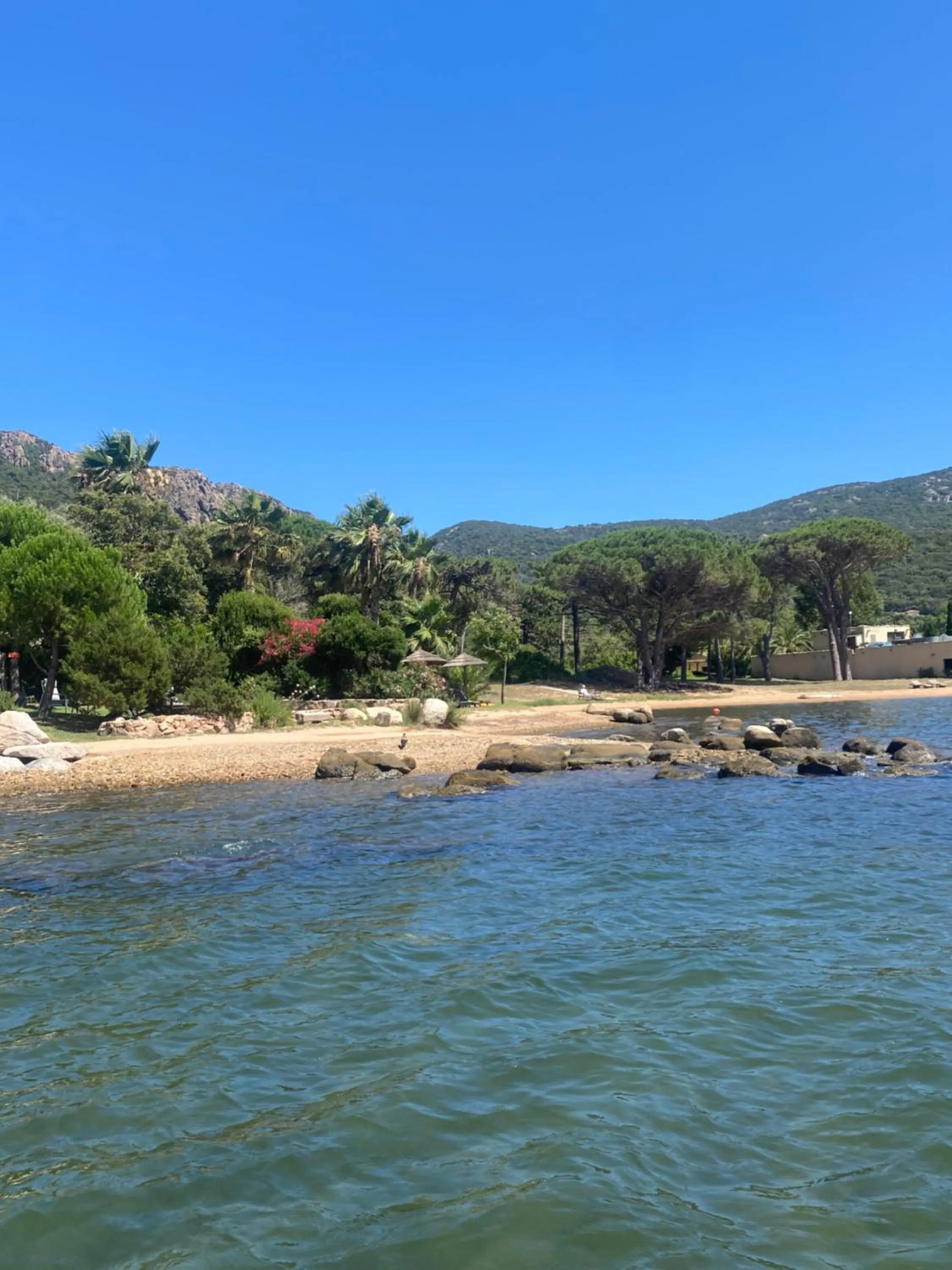 Beach in Maranatha, front de mer avec plage