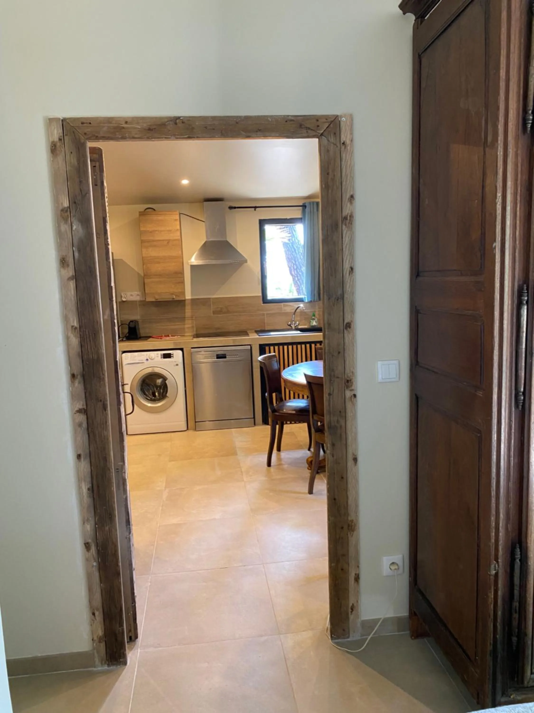 Kitchen or kitchenette in Maranatha, front de mer avec plage