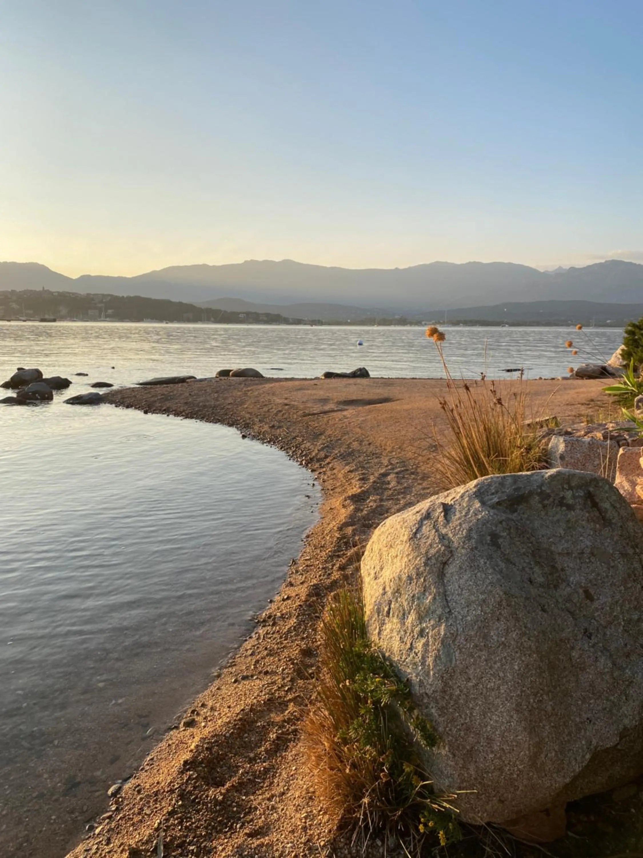 Beach in Maranatha, front de mer avec plage