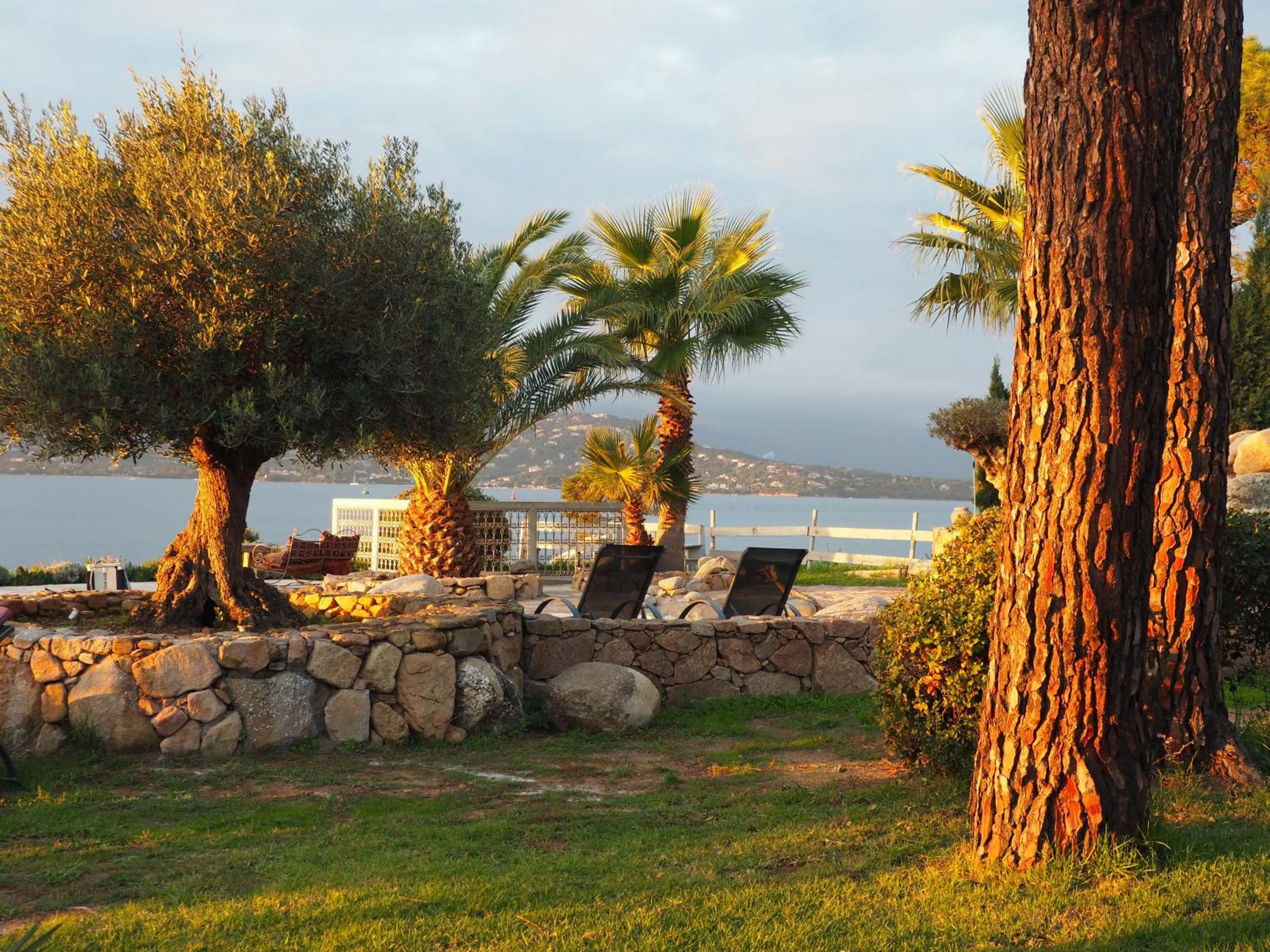 Garden in Maranatha, front de mer avec plage