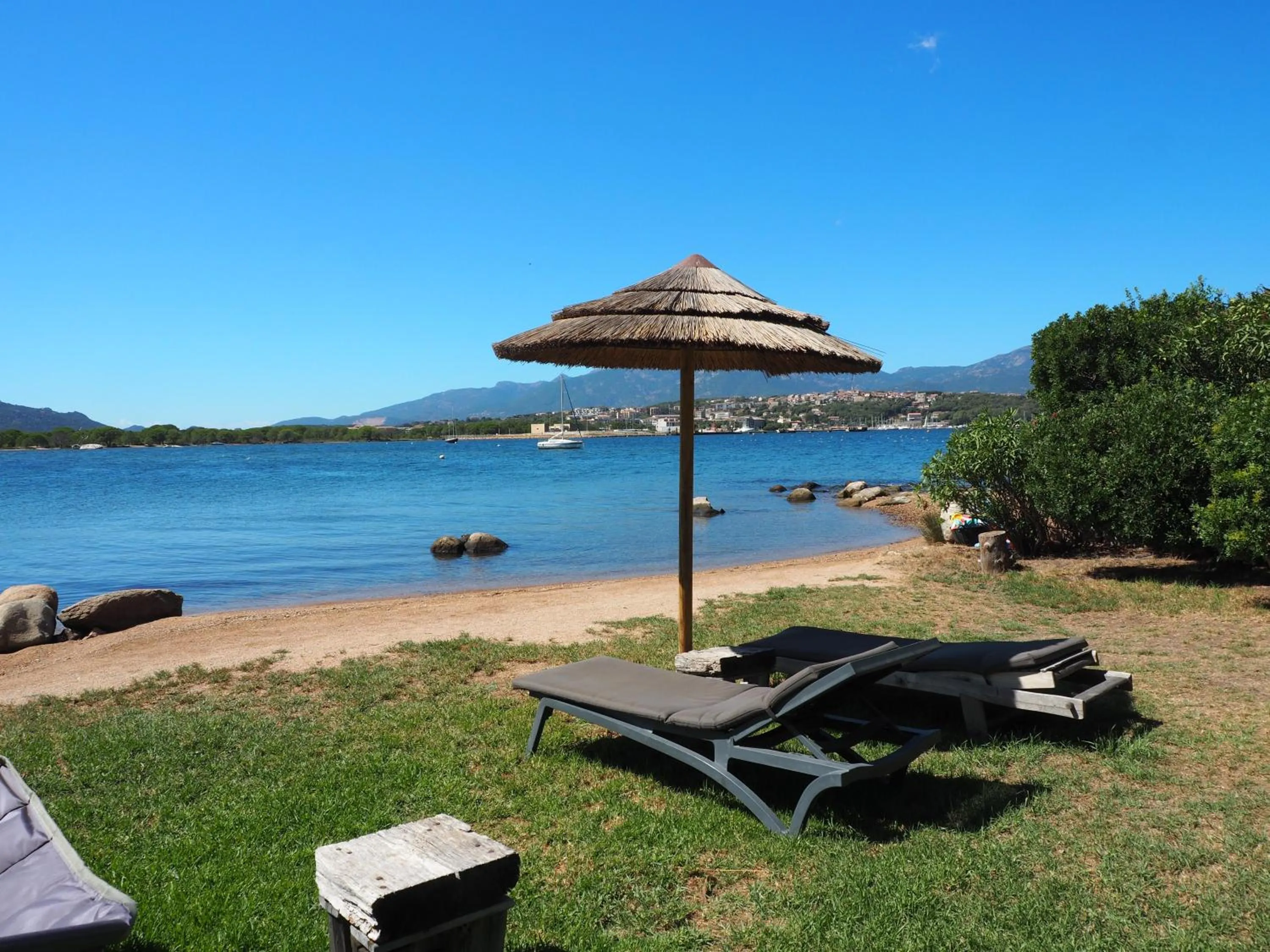 Beach in Maranatha, front de mer avec plage