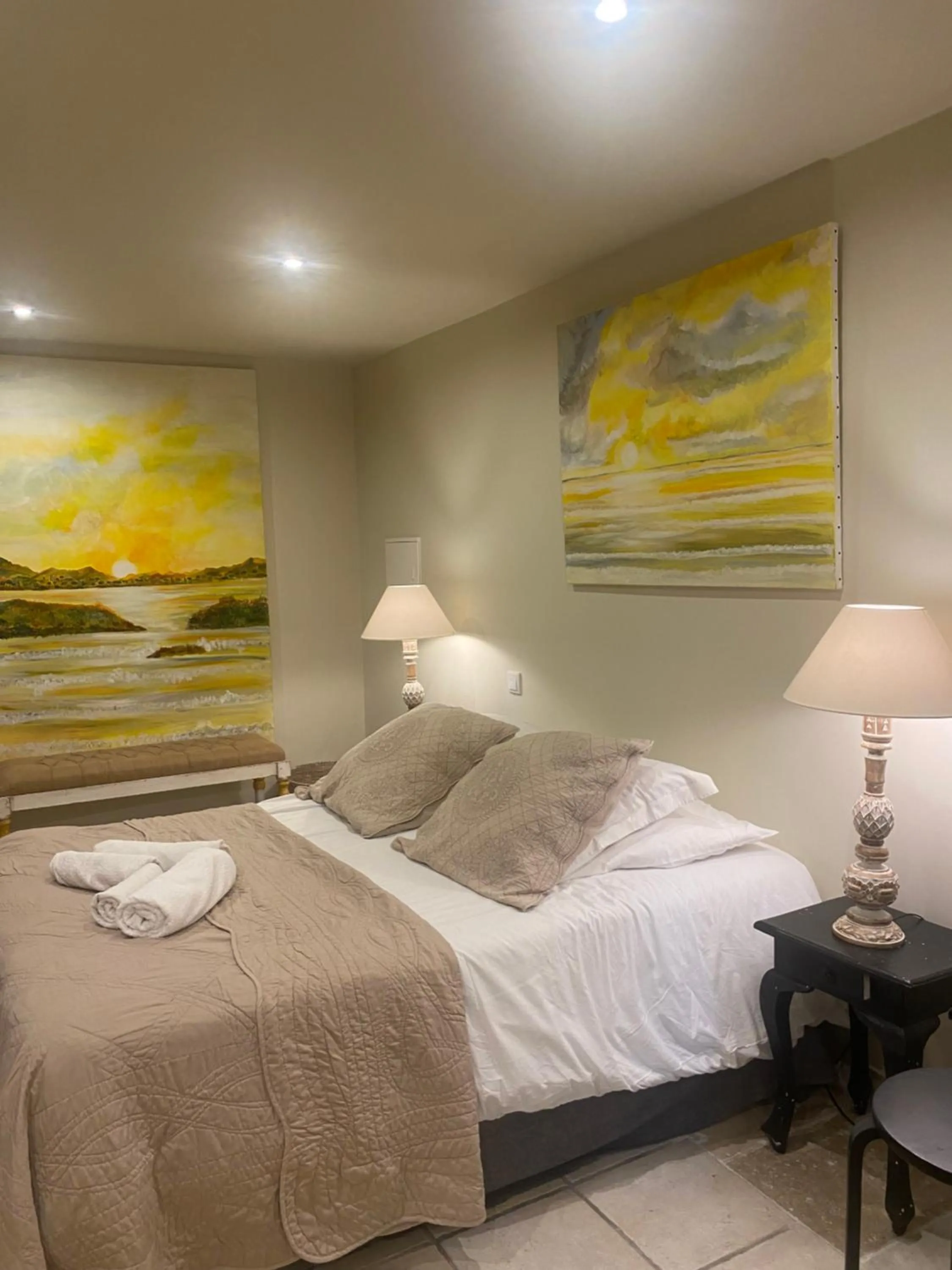 Bedroom, Bed in Maranatha, front de mer avec plage