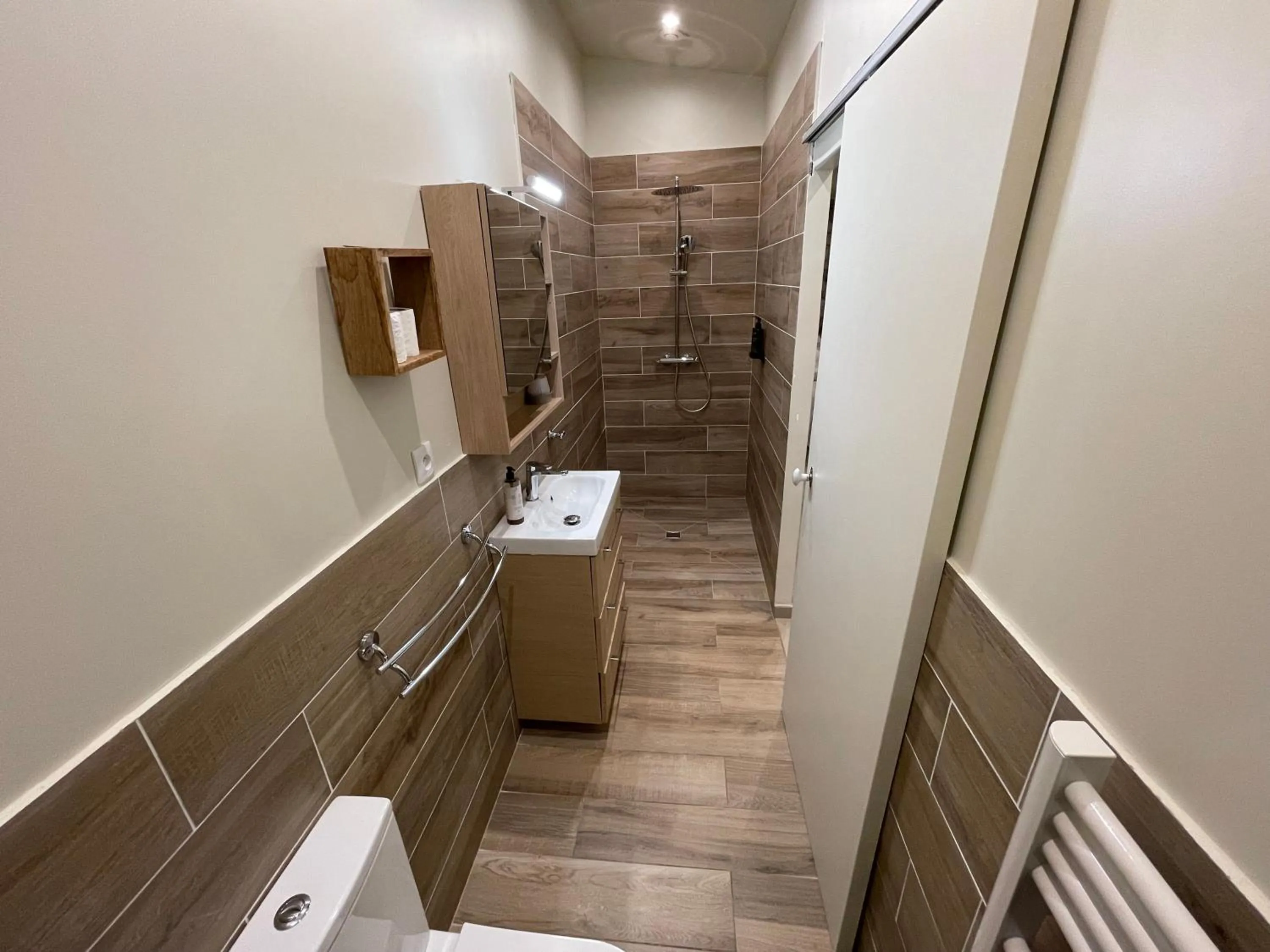 Bathroom in Maranatha, front de mer avec plage