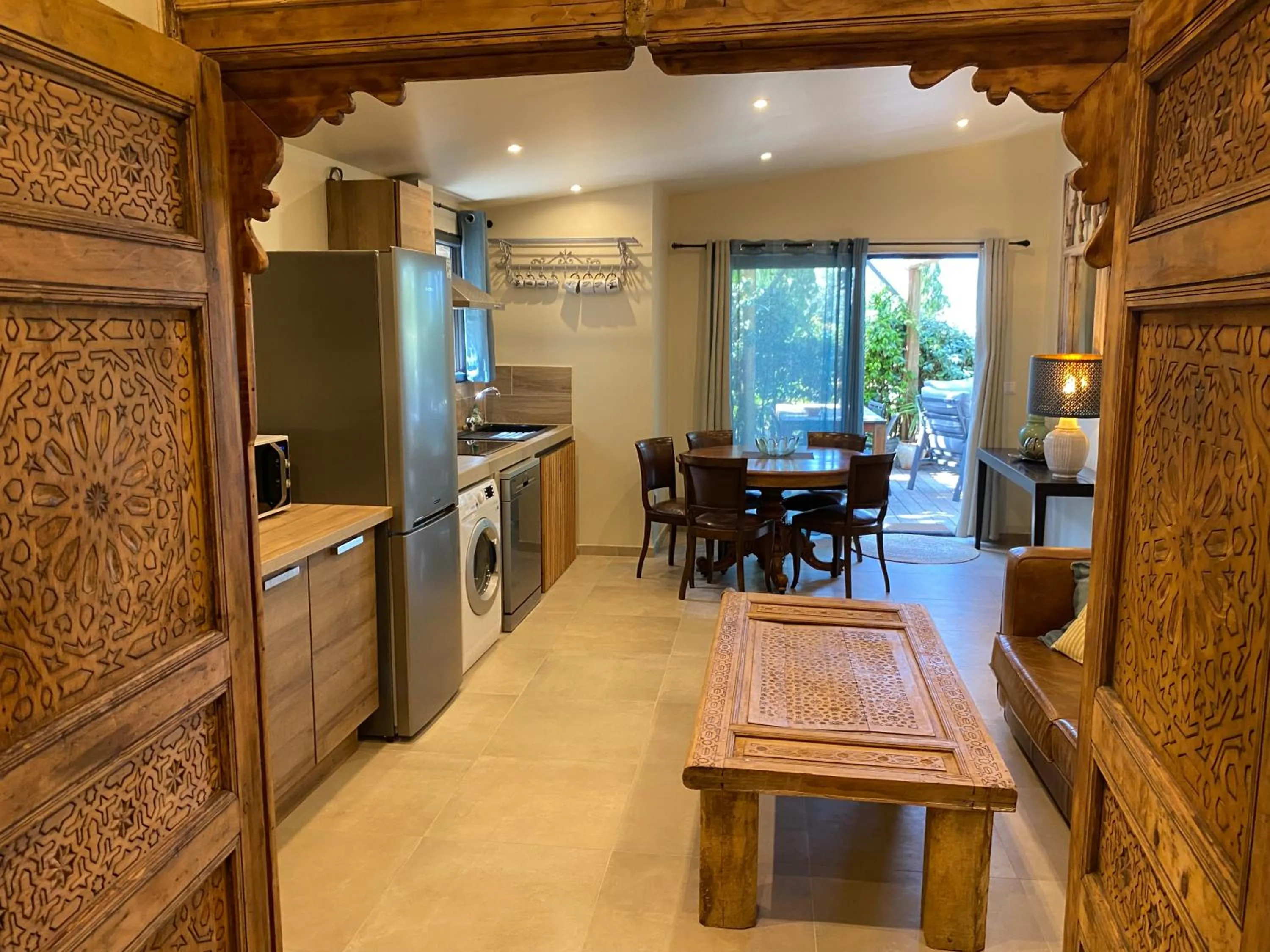 Kitchen or kitchenette in Maranatha, front de mer avec plage