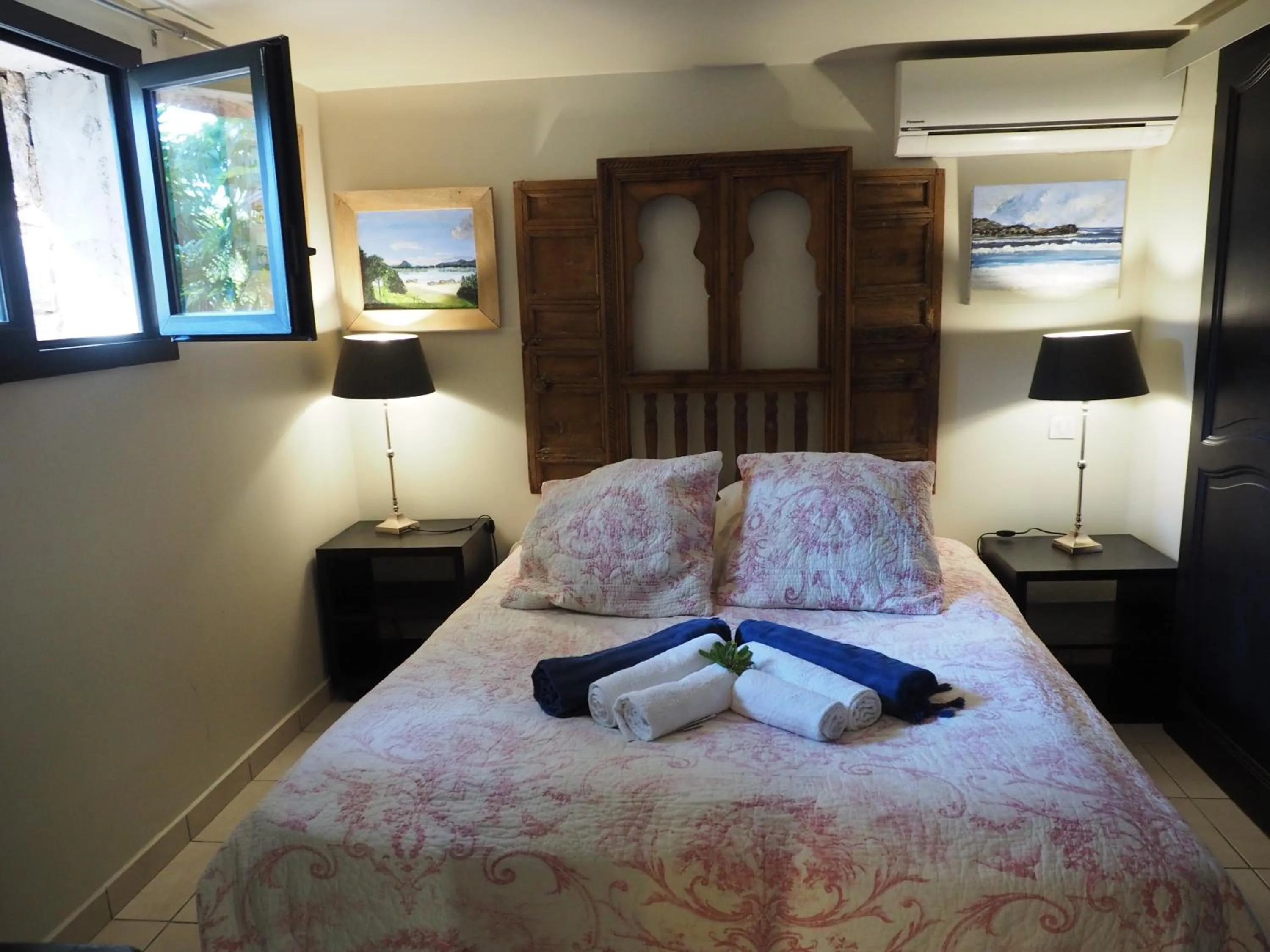 Bedroom, Bed in Maranatha, front de mer avec plage