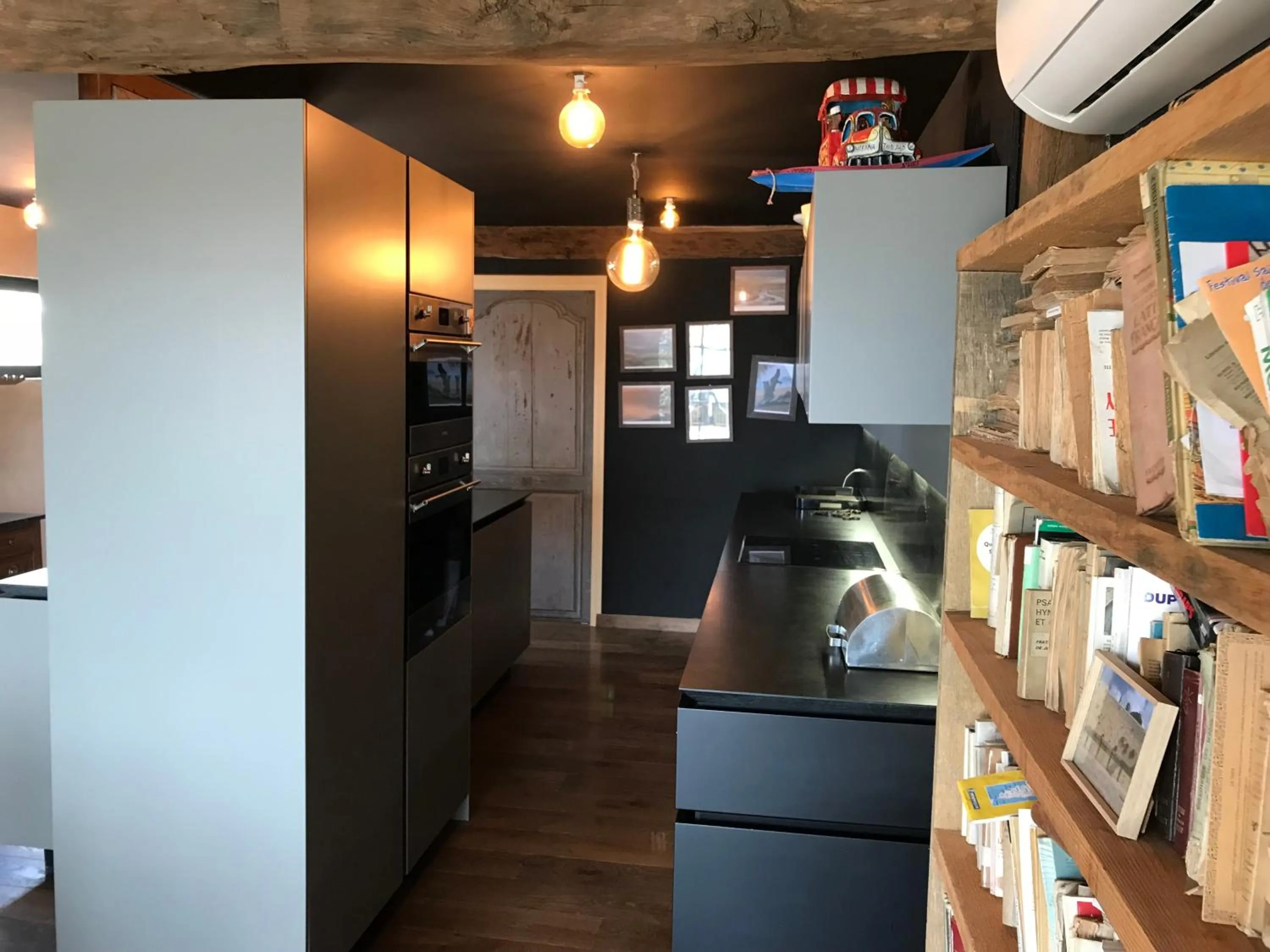 kitchen in Maranatha, front de mer avec plage