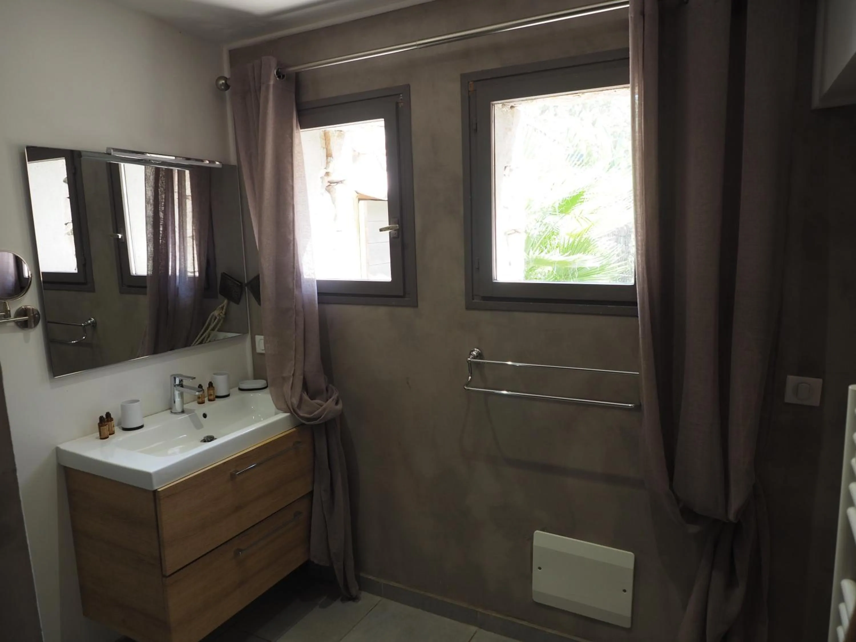 Bathroom in Maranatha, front de mer avec plage