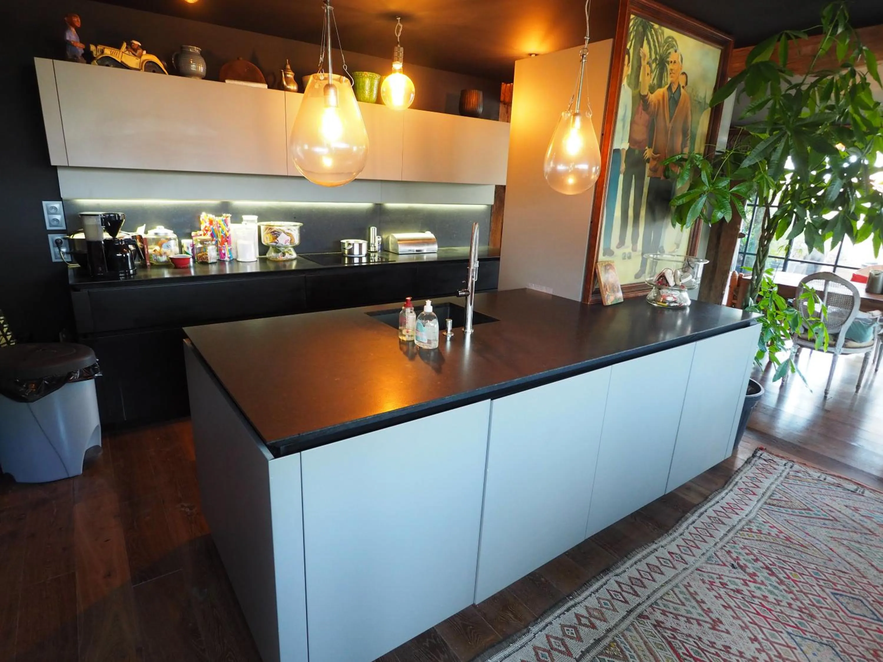 Kitchen or kitchenette in Maranatha, front de mer avec plage
