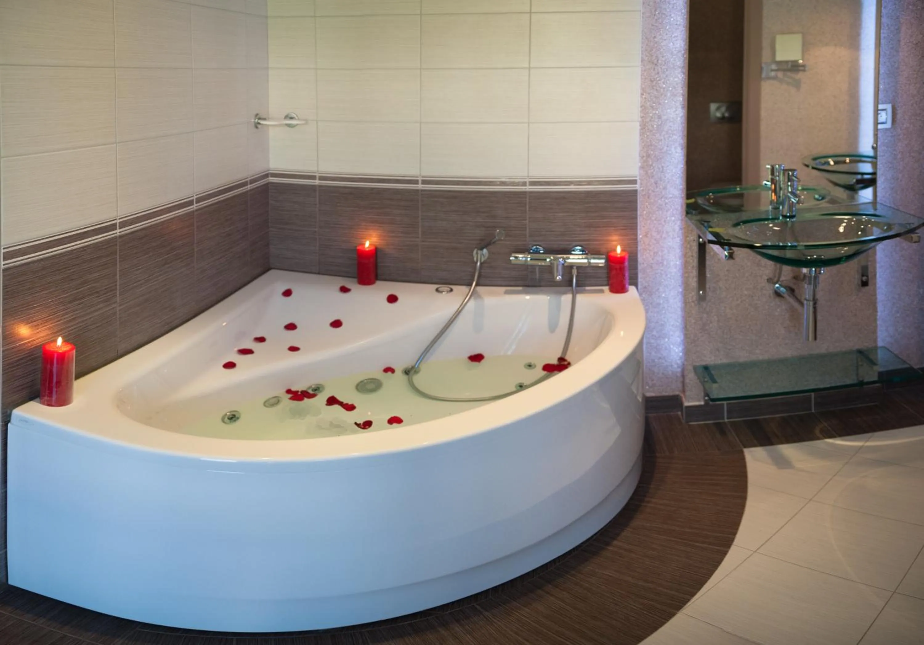 Hot Tub in Le Domaine Des Chevaliers De Malte