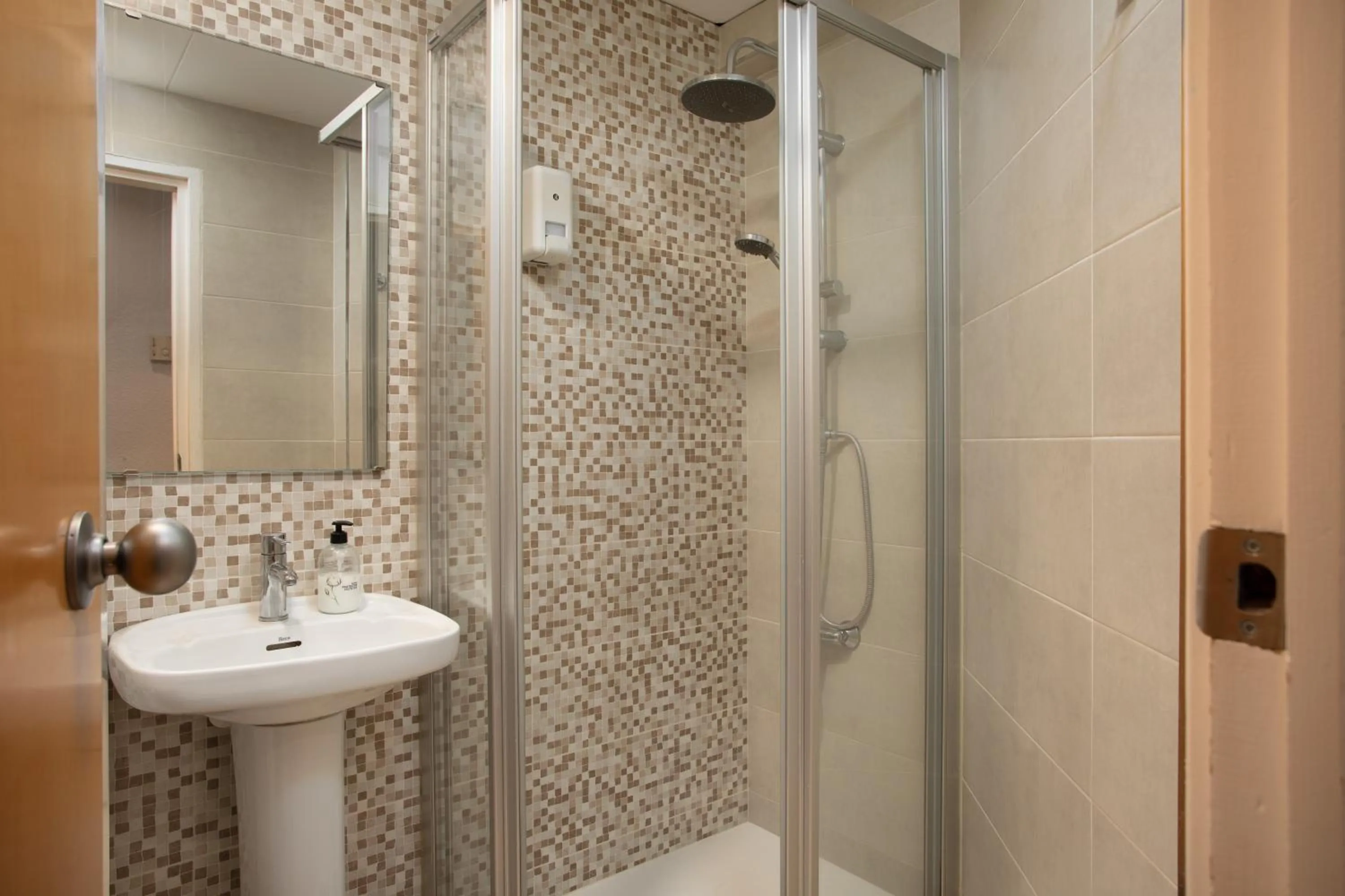 Shower in AR Bolero park