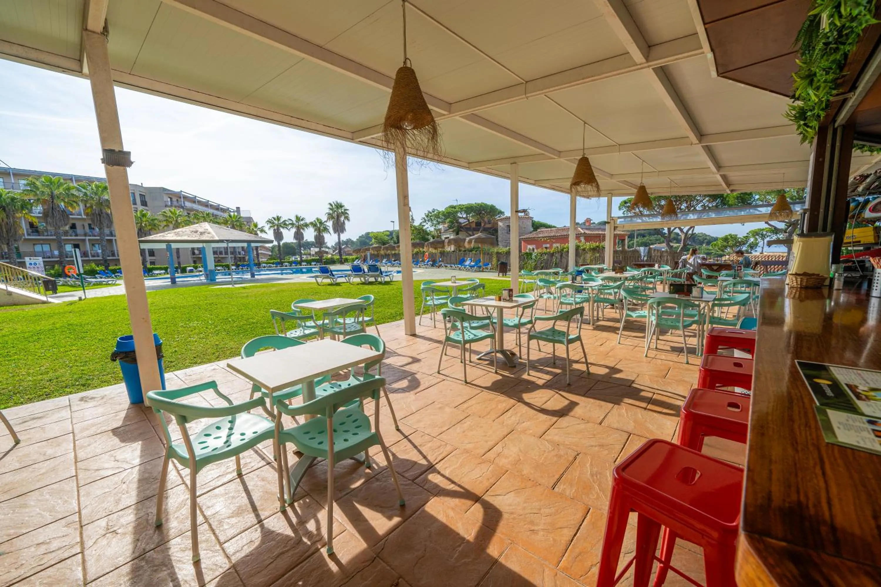 Restaurant/places to eat in AR Bolero park