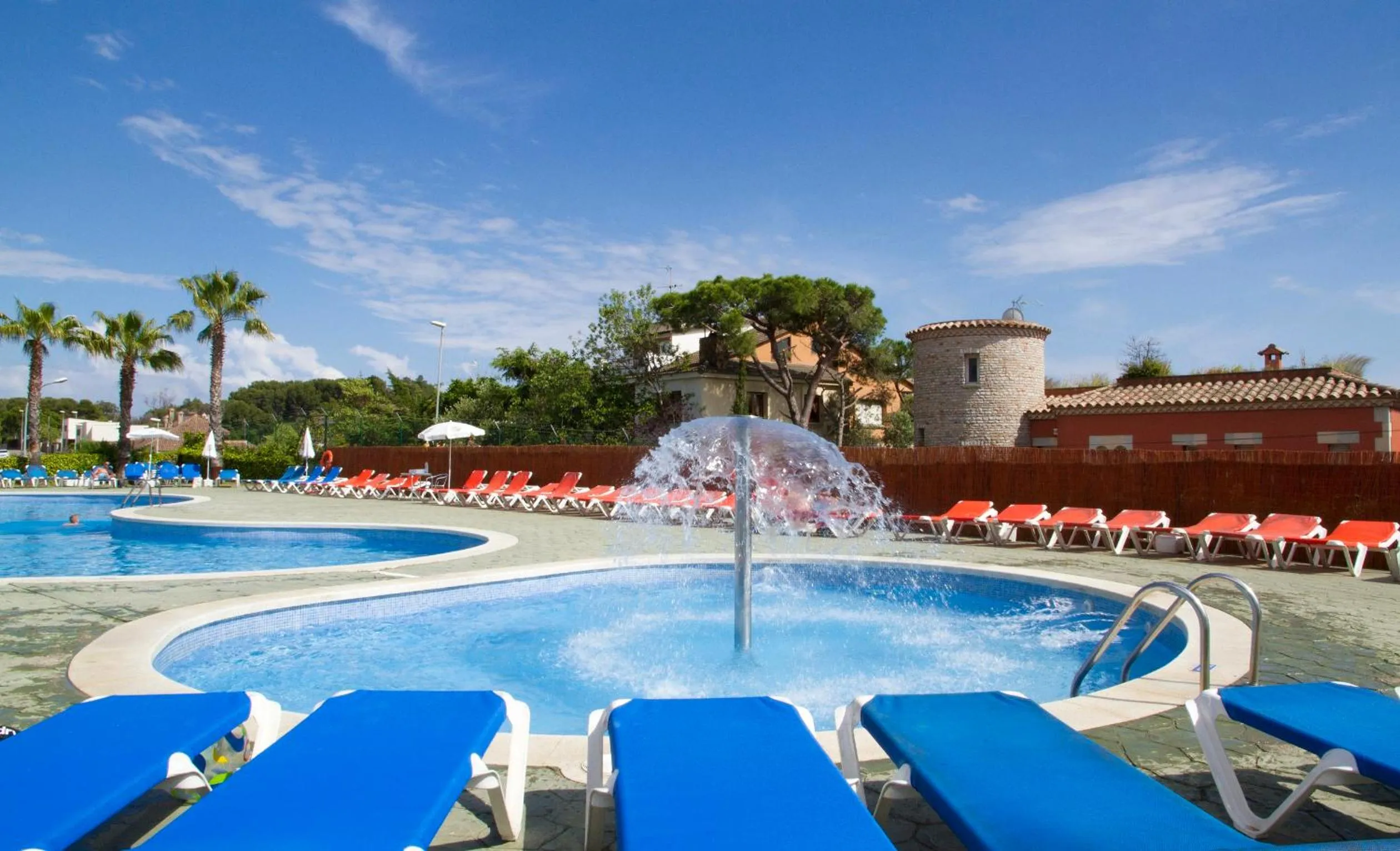 Swimming pool in AR Bolero park