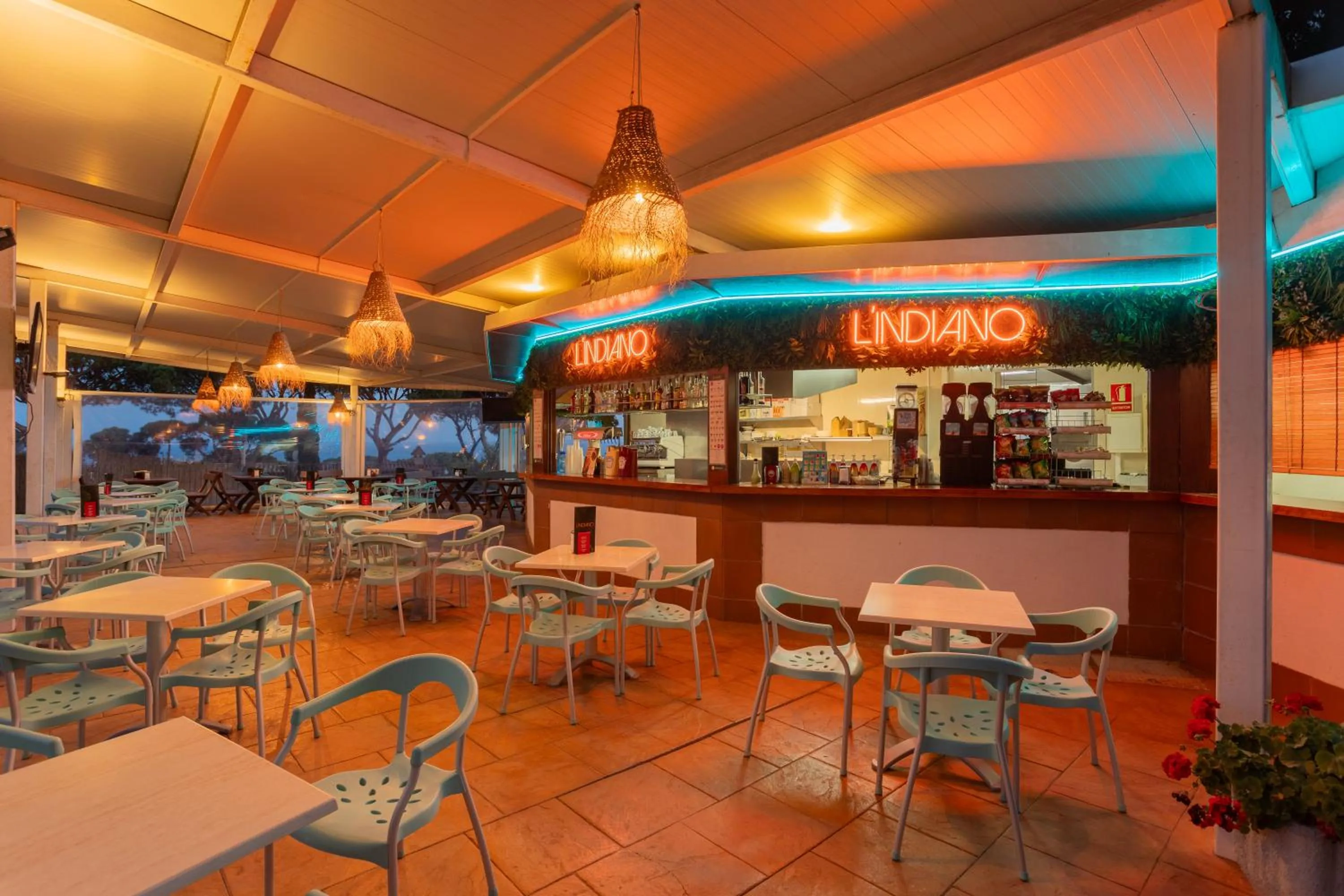 Restaurant/places to eat in AR Bolero park