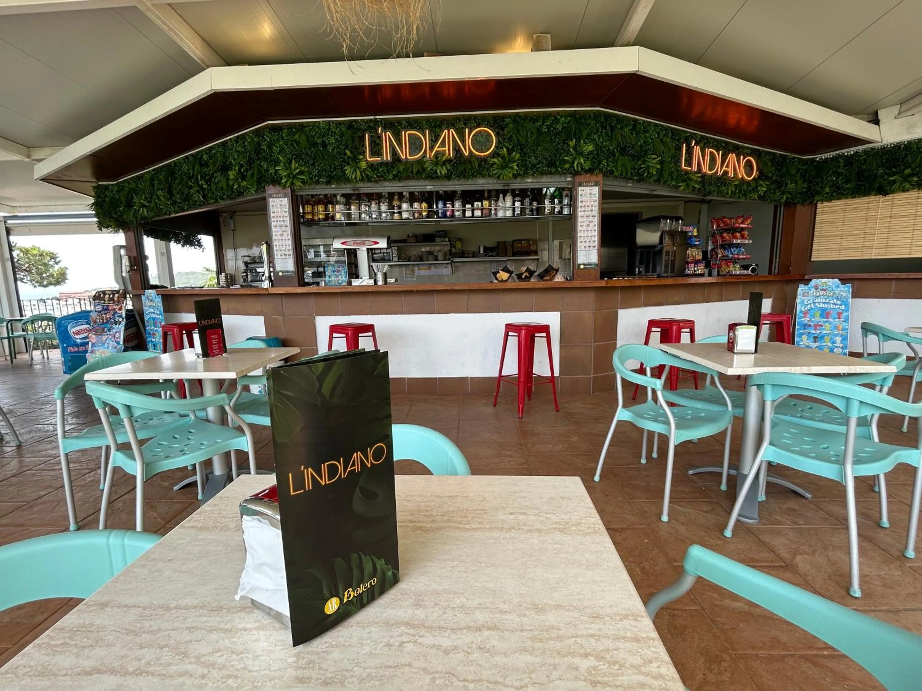 Restaurant/places to eat in AR Bolero park