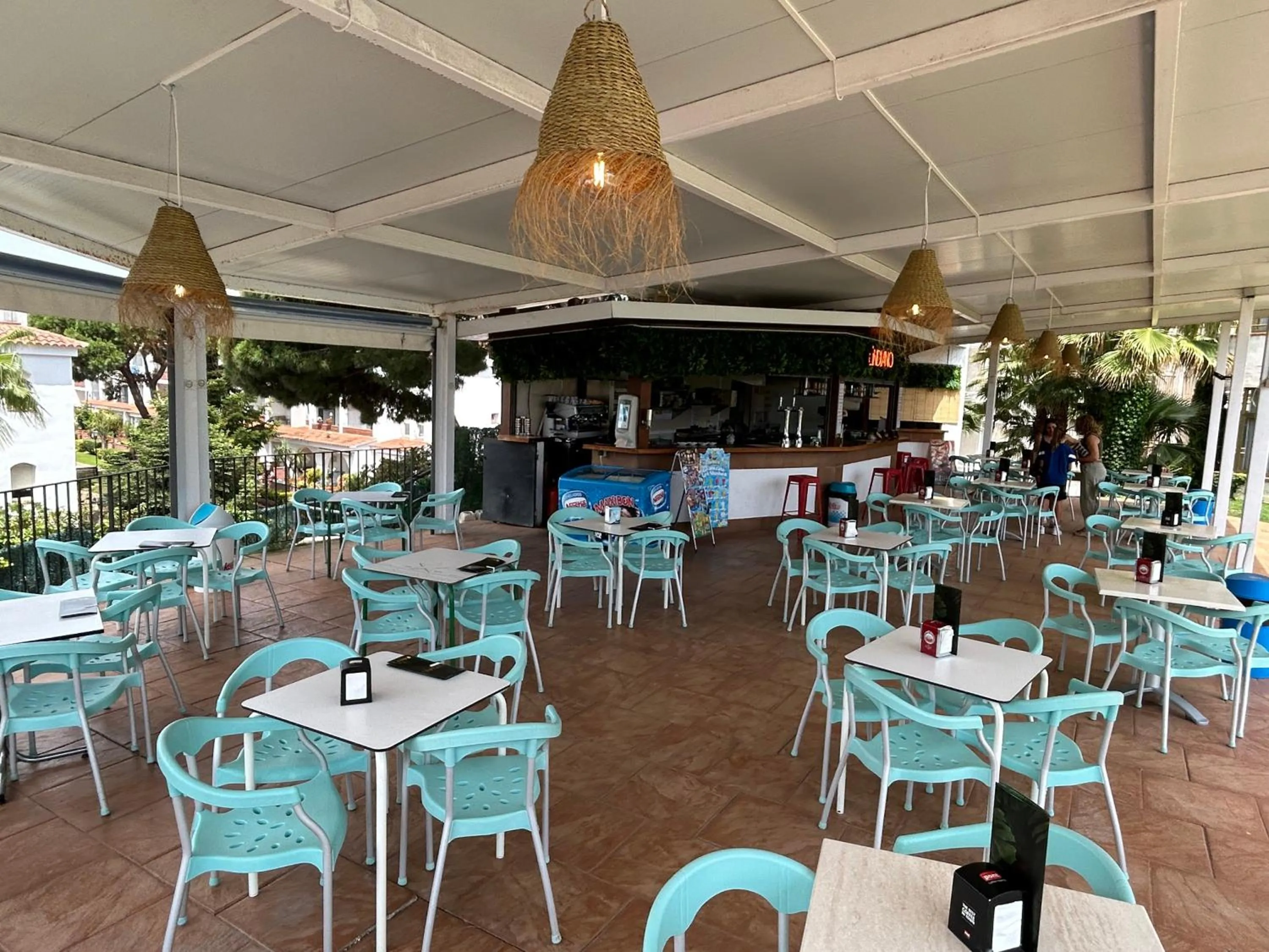 Restaurant/places to eat in AR Bolero park