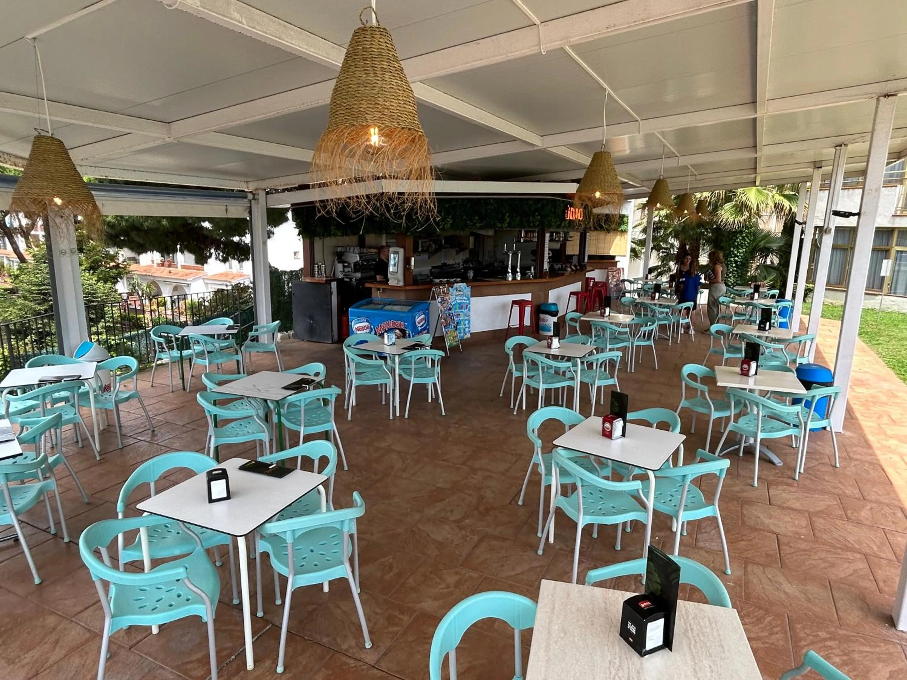 Restaurant/places to eat in AR Bolero park